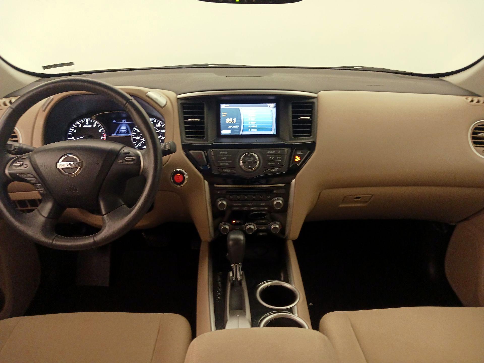 Thumbnail: 2016 Nissan Pathfinder - 9