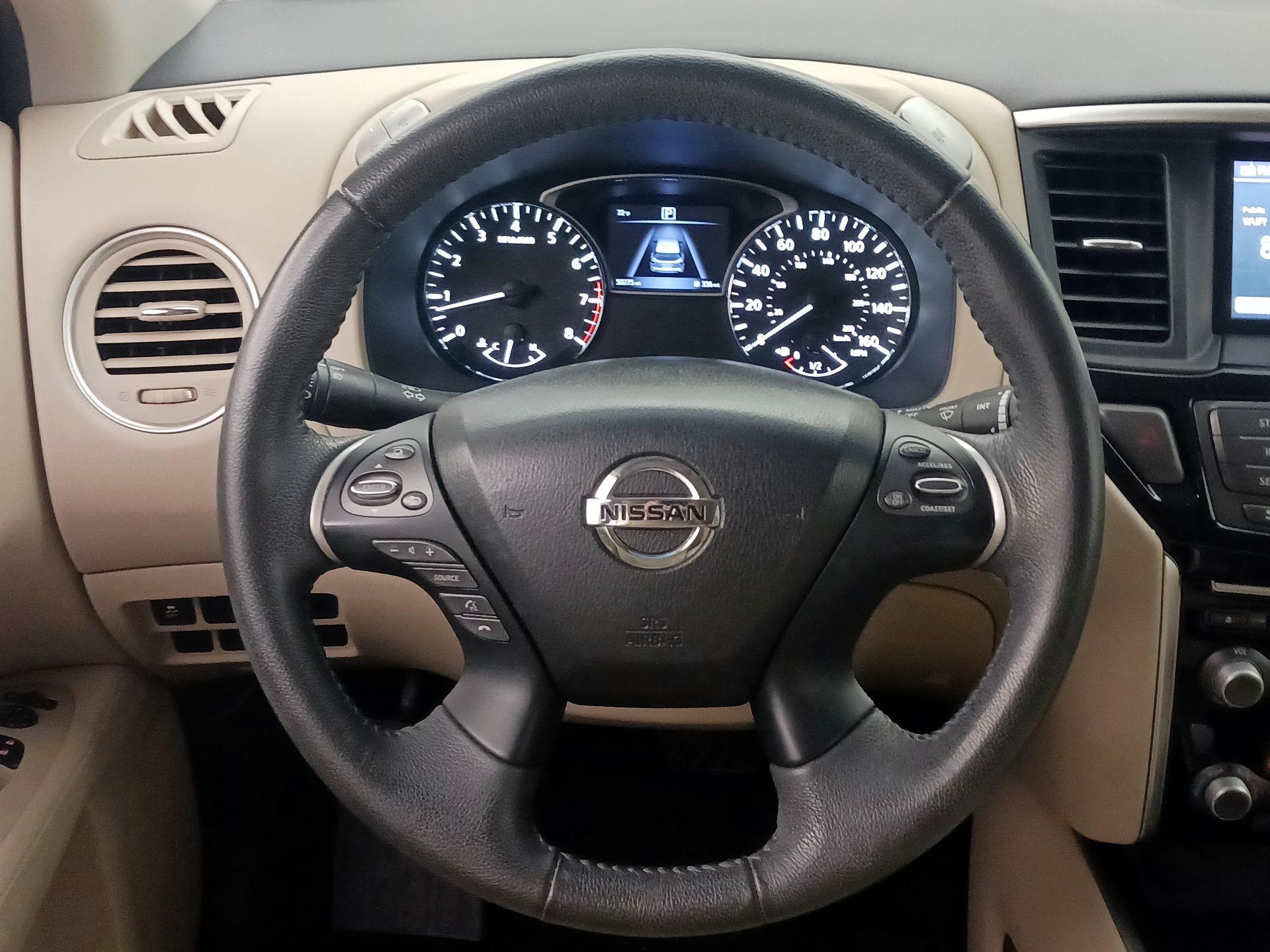 Thumbnail: 2016 Nissan Pathfinder - 10