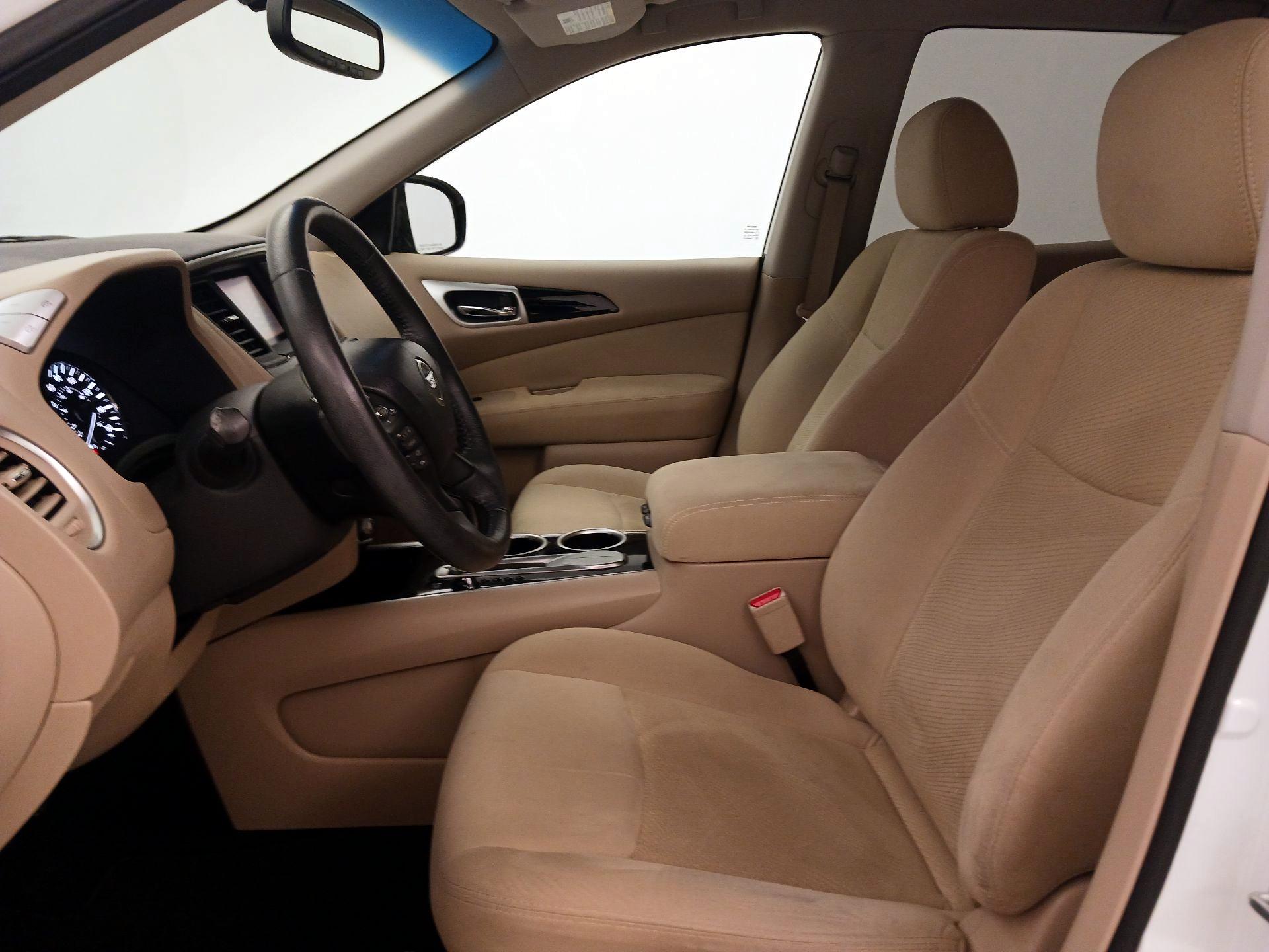 Thumbnail: 2016 Nissan Pathfinder - 11