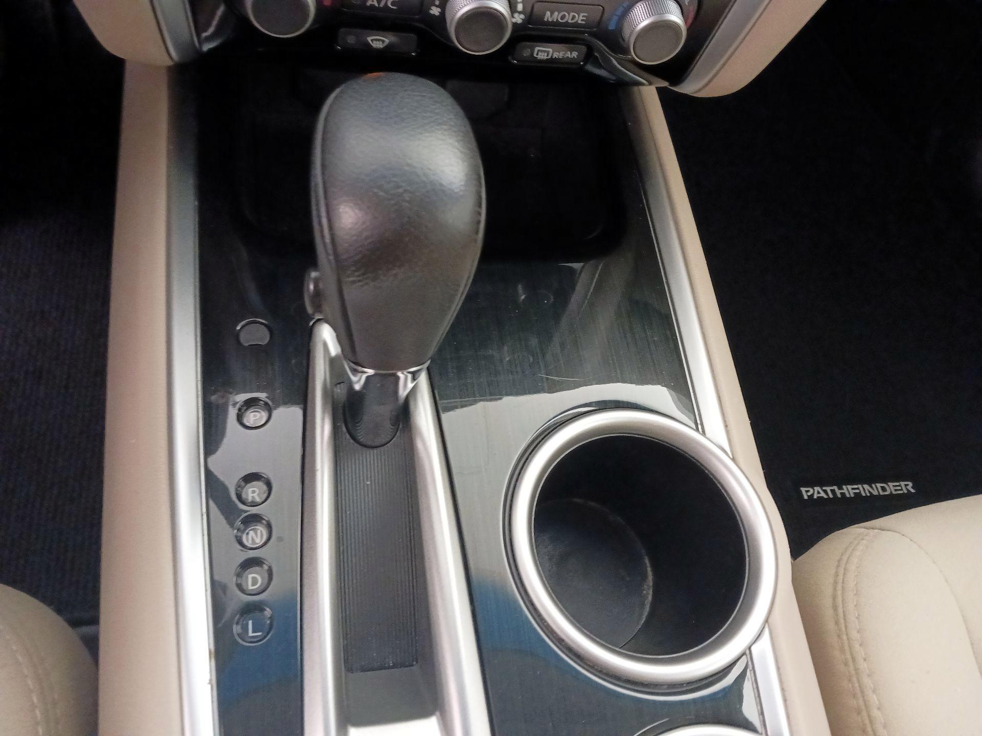 Thumbnail: 2016 Nissan Pathfinder - 17