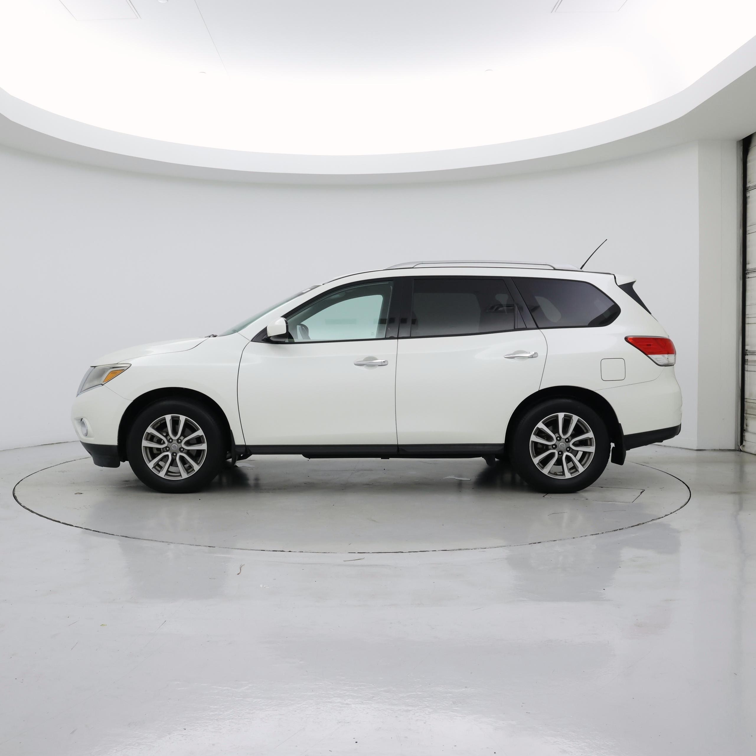 Thumbnail: 2016 Nissan Pathfinder - 3