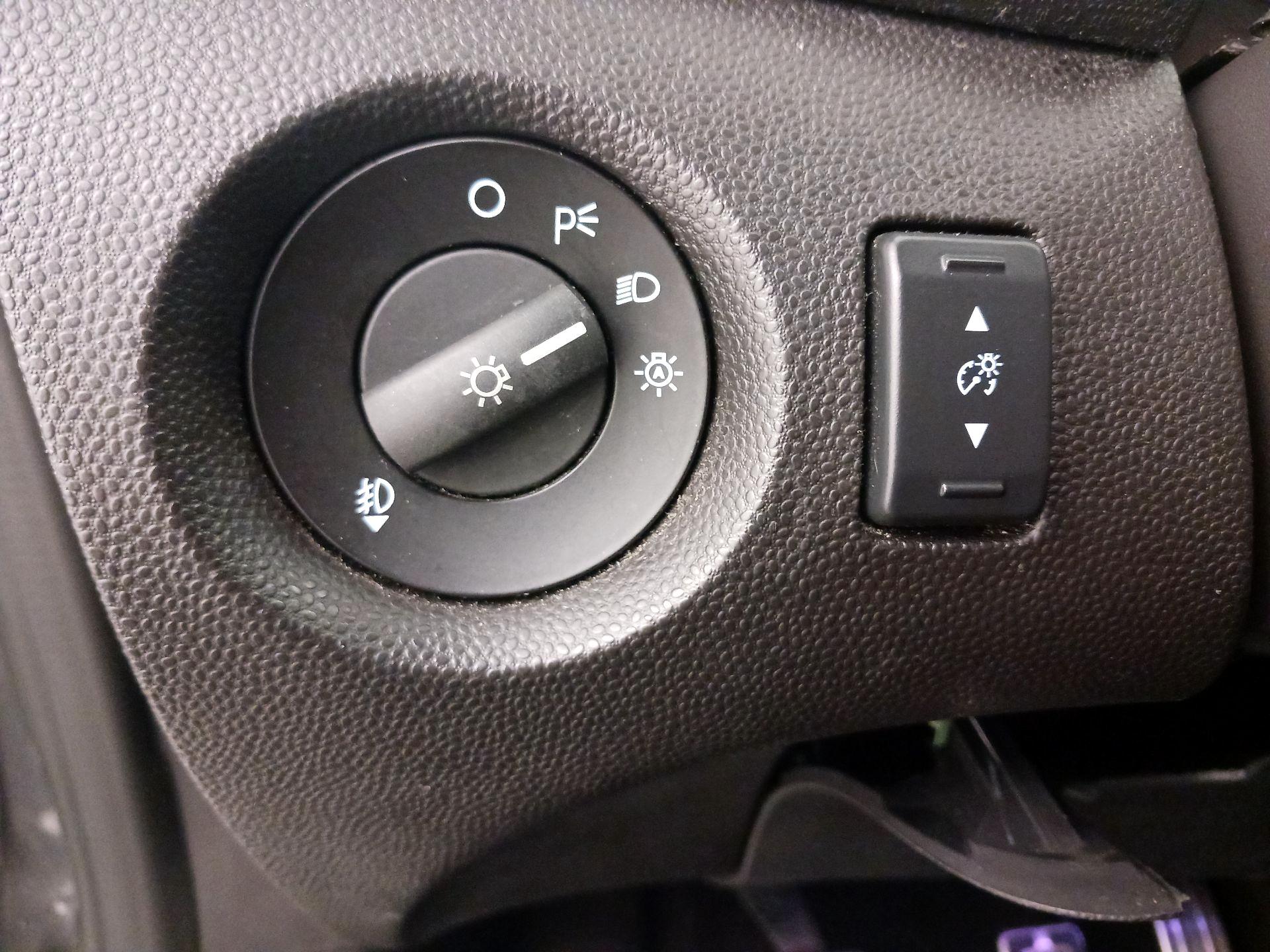 Thumbnail: 2018 Ford Fiesta - 13