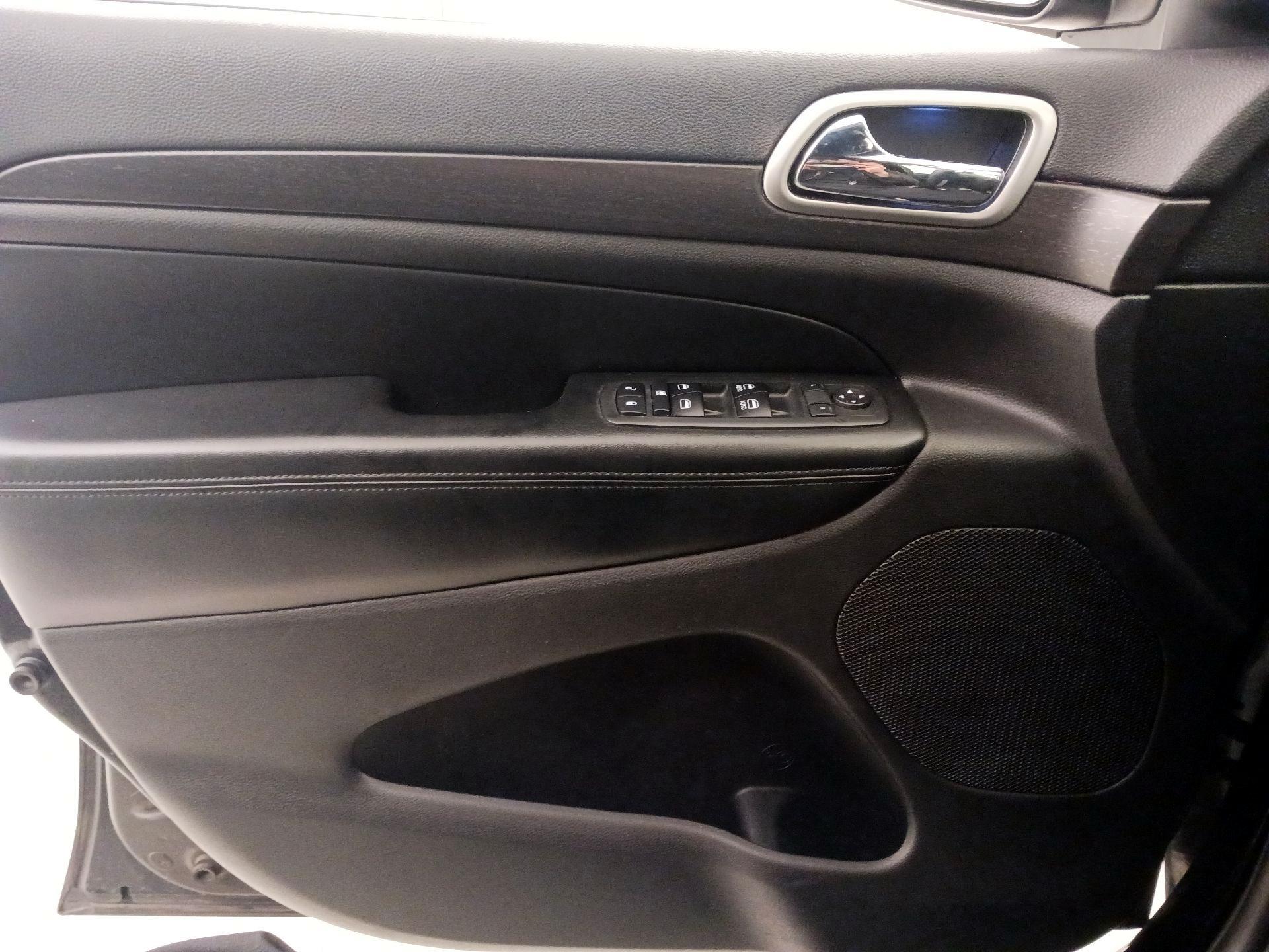 Thumbnail: 2018 Jeep Grand Cherokee - 12