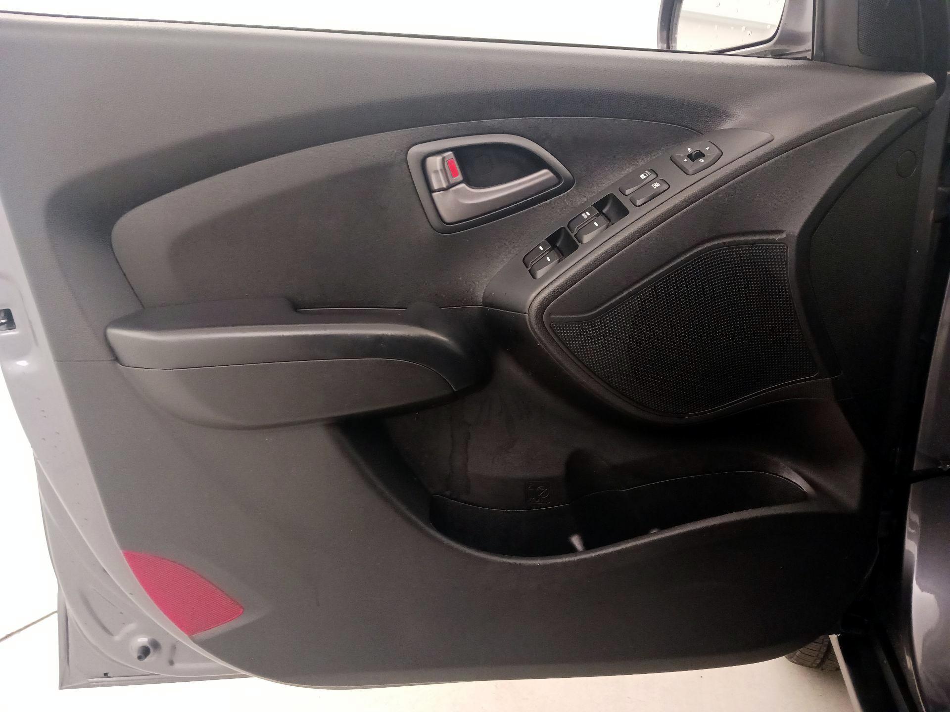 Thumbnail: 2014 Hyundai Tucson - 12