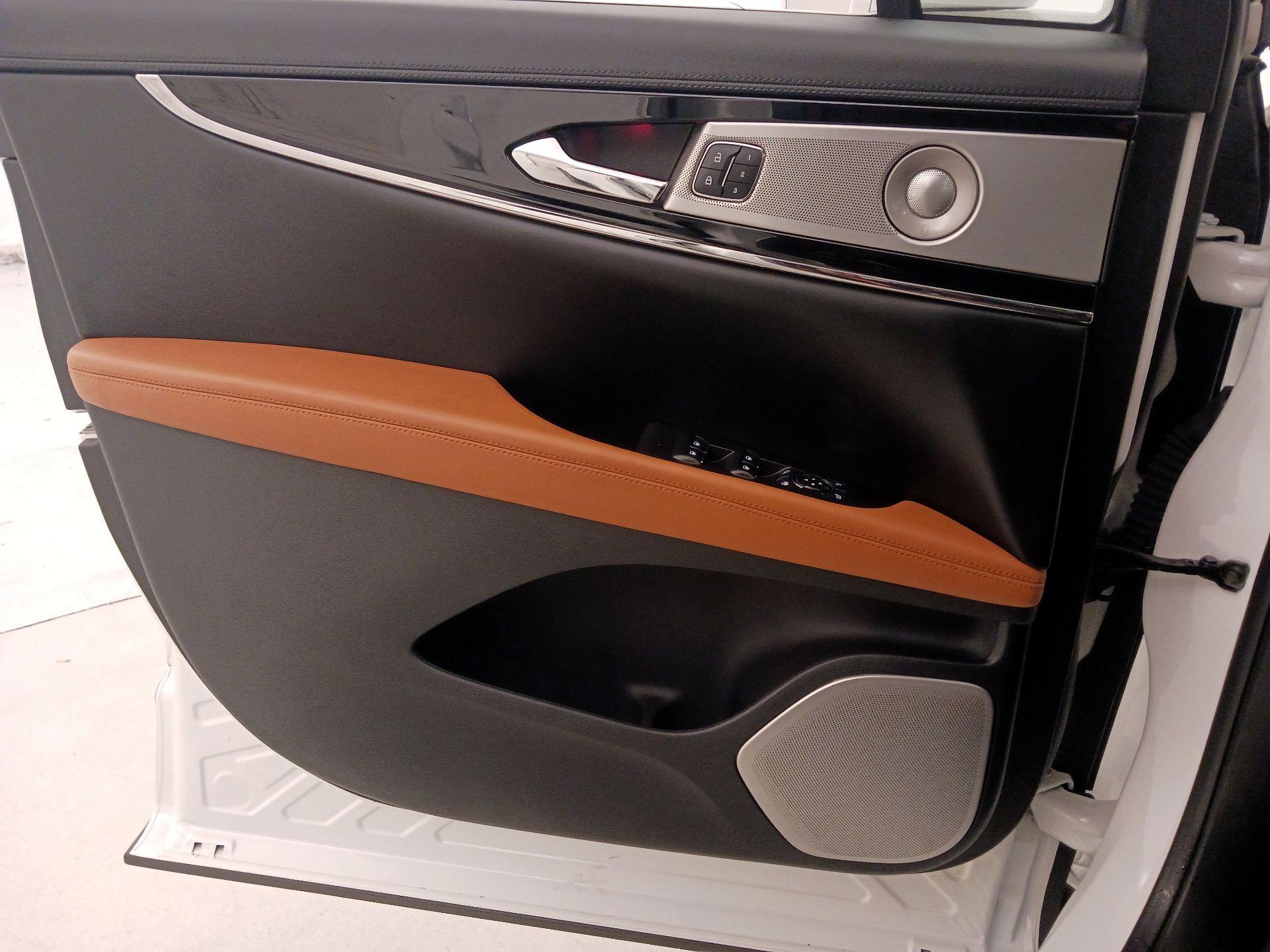 Thumbnail: 2023 Lincoln Nautilus - 12