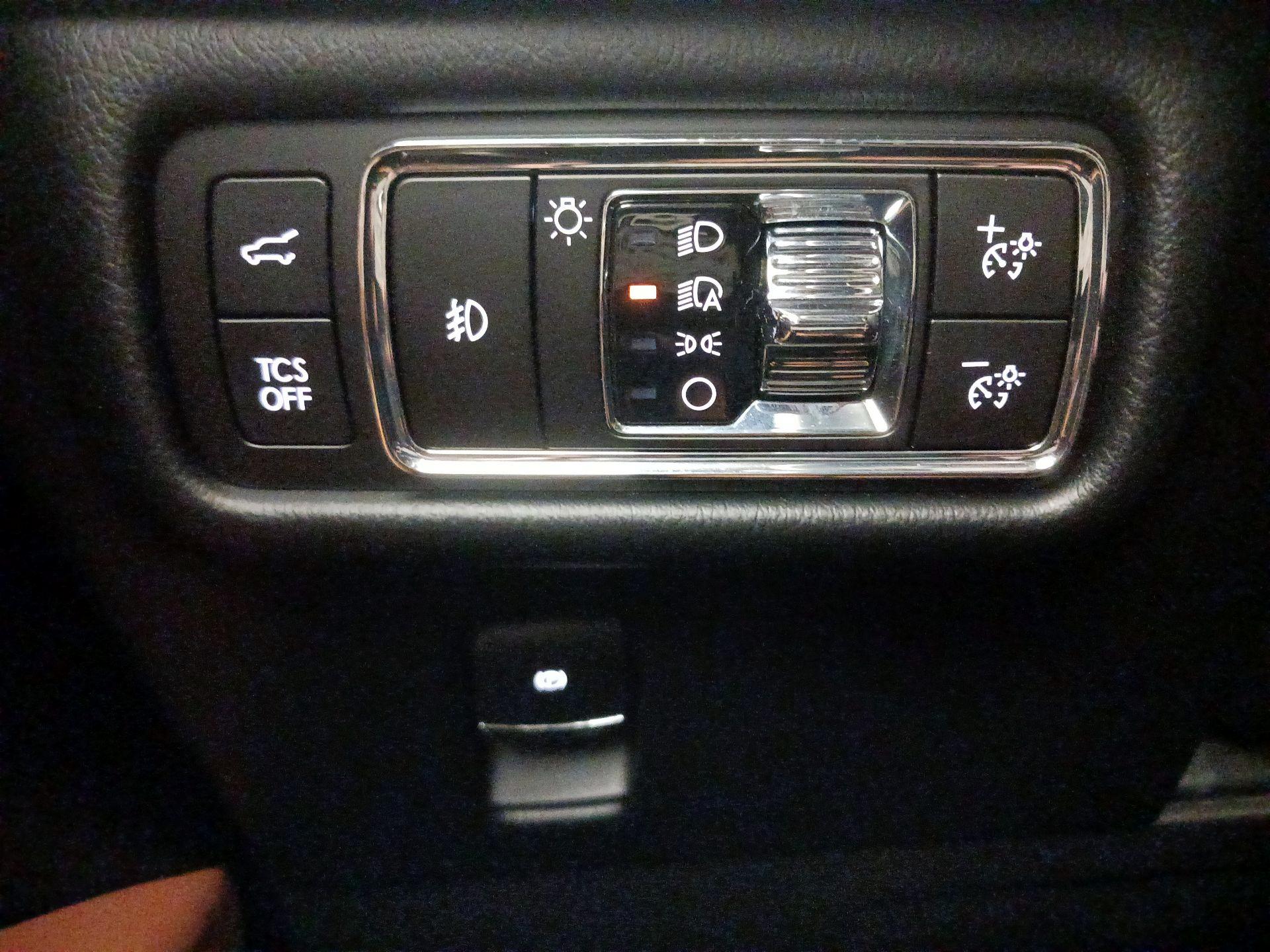 Thumbnail: 2023 Lincoln Nautilus - 13