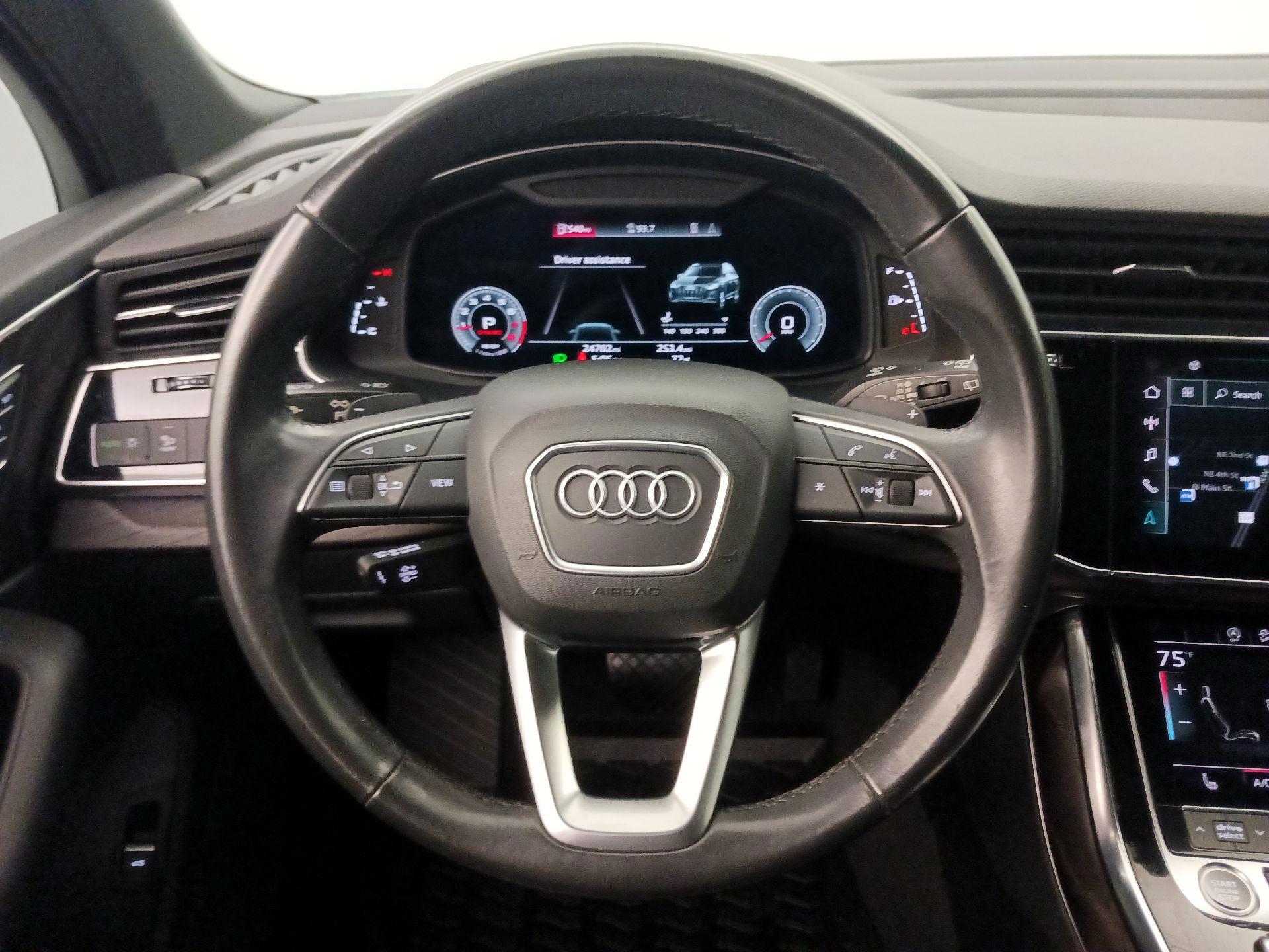 Thumbnail: 2021 Audi Q7 - 10