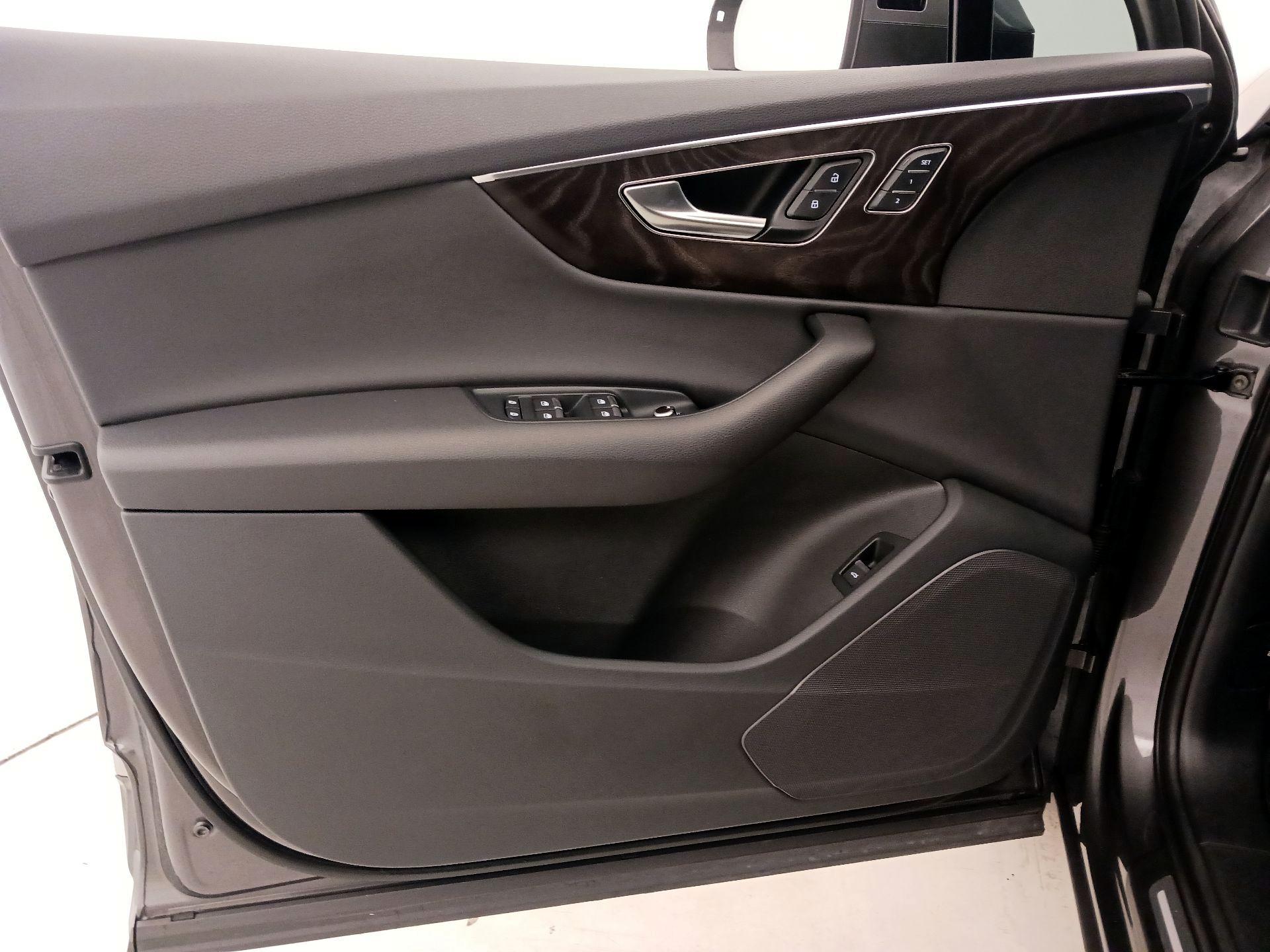 Thumbnail: 2021 Audi Q7 - 12