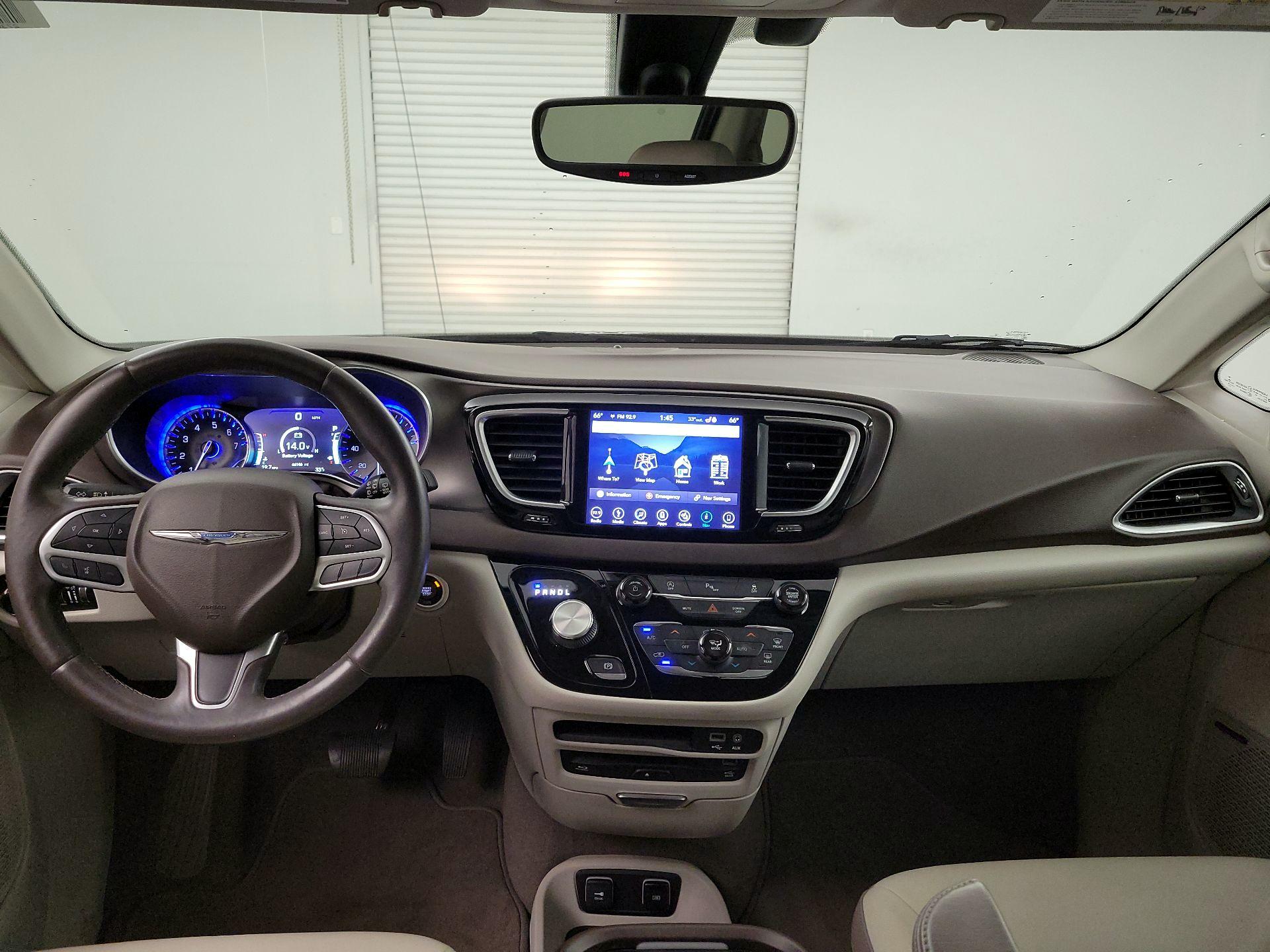 Thumbnail: 2018 Chrysler Pacifica - 9