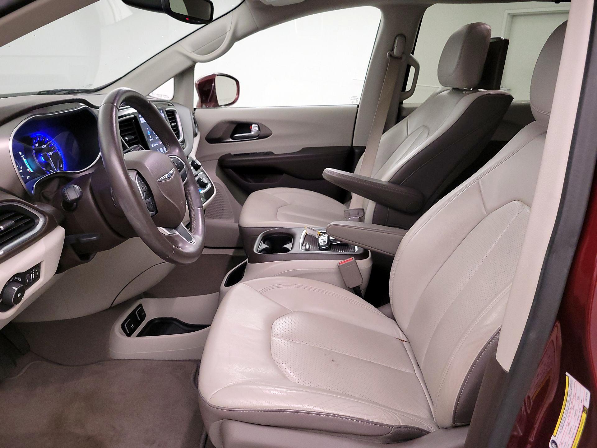 Thumbnail: 2018 Chrysler Pacifica - 11