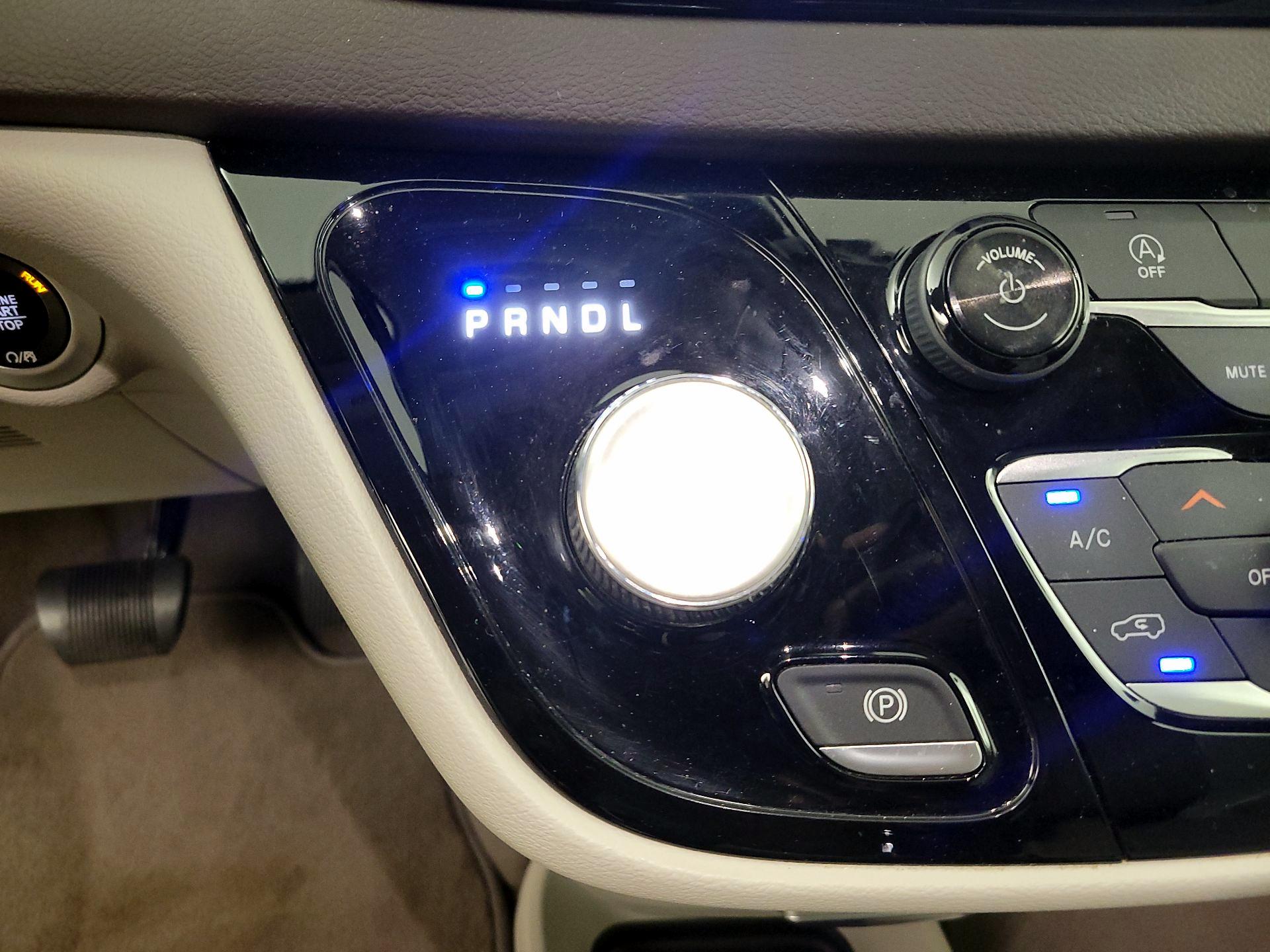 Thumbnail: 2018 Chrysler Pacifica - 18