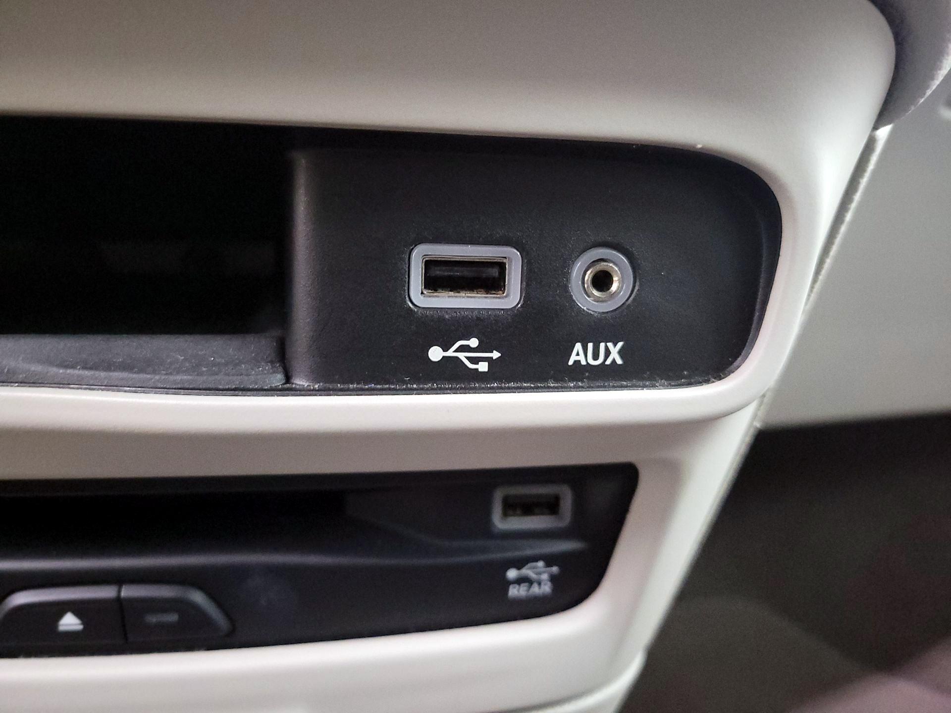 Thumbnail: 2018 Chrysler Pacifica - 19