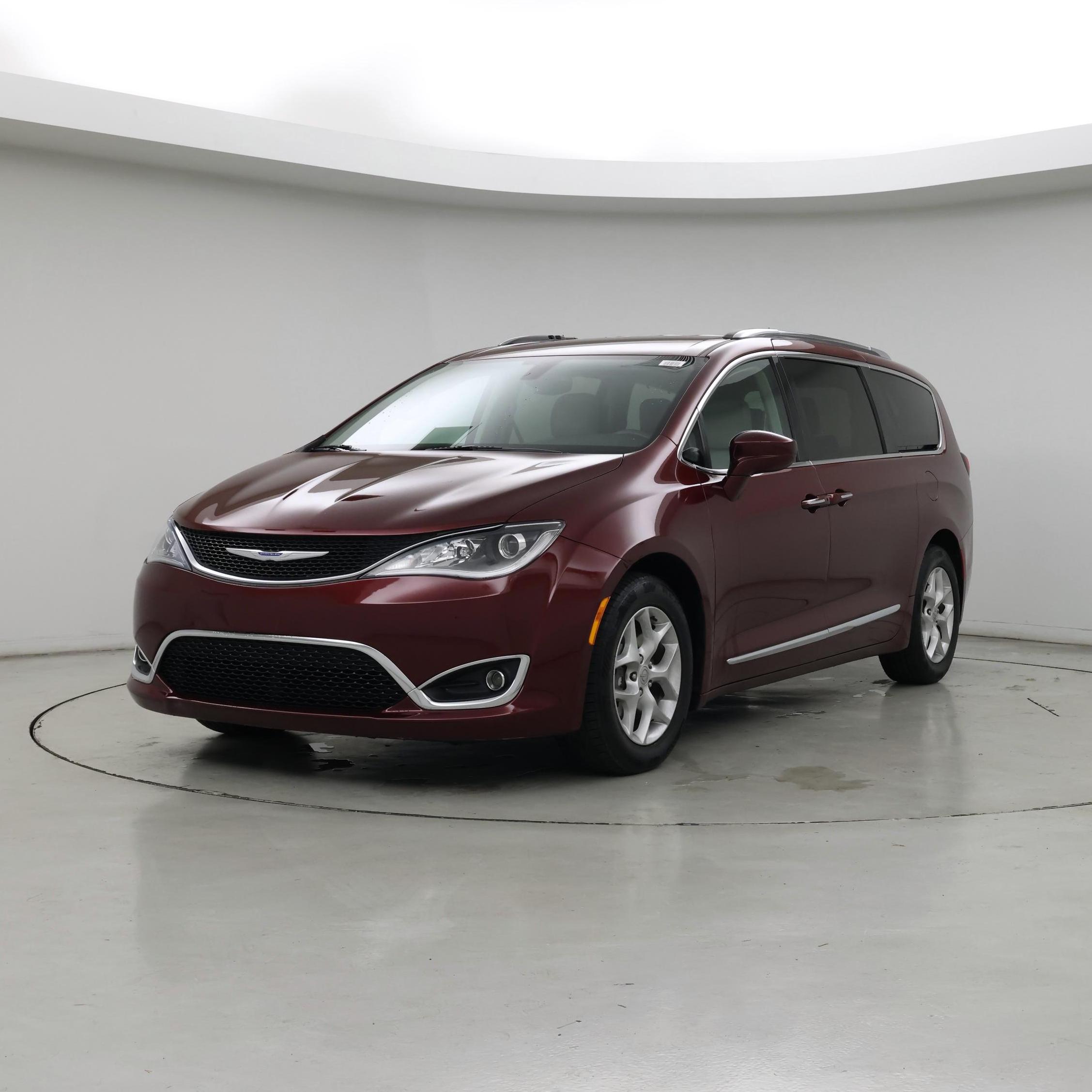 Thumbnail: 2018 Chrysler Pacifica - 4