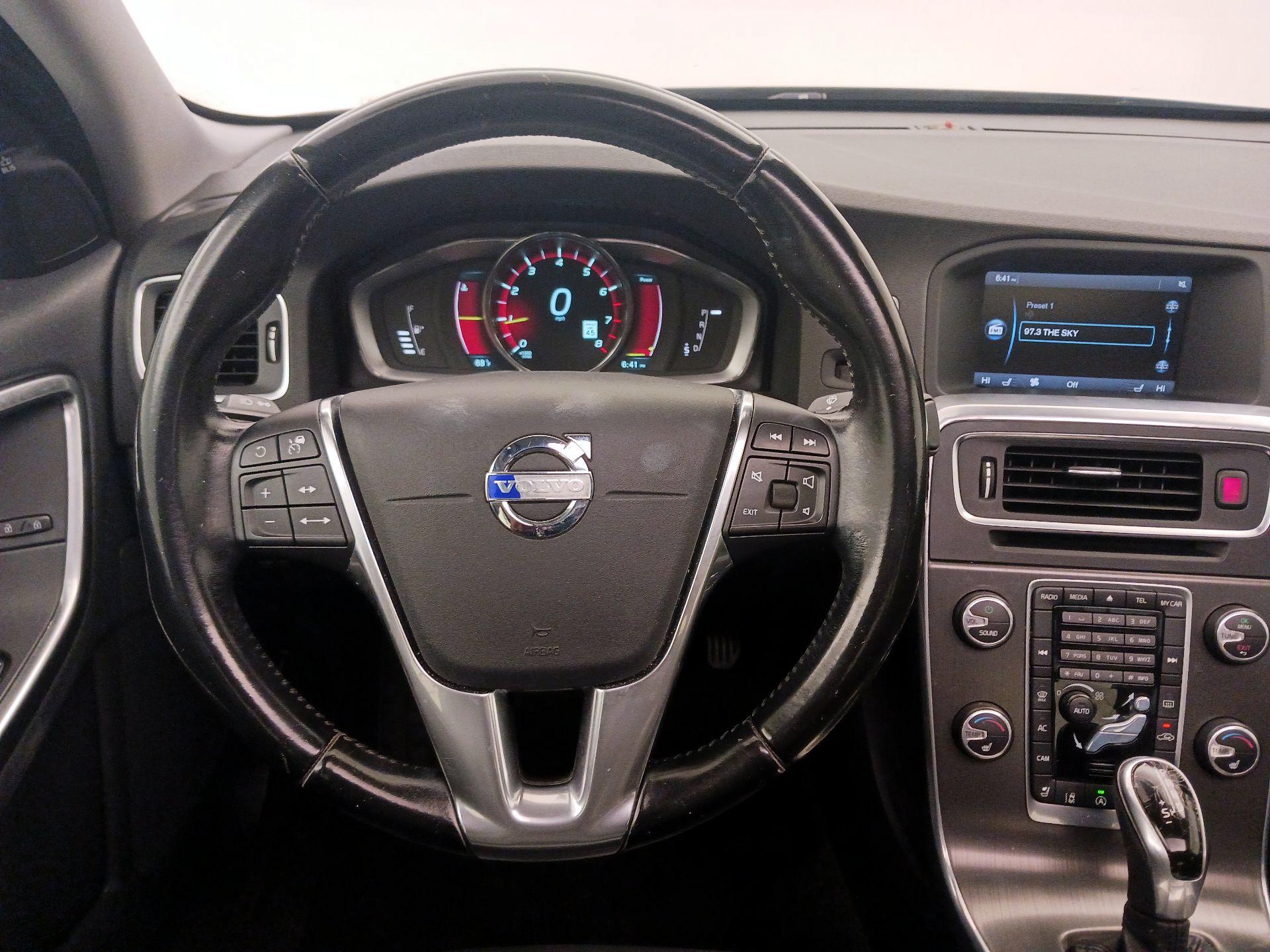 Thumbnail: 2015 Volvo S60 - 10