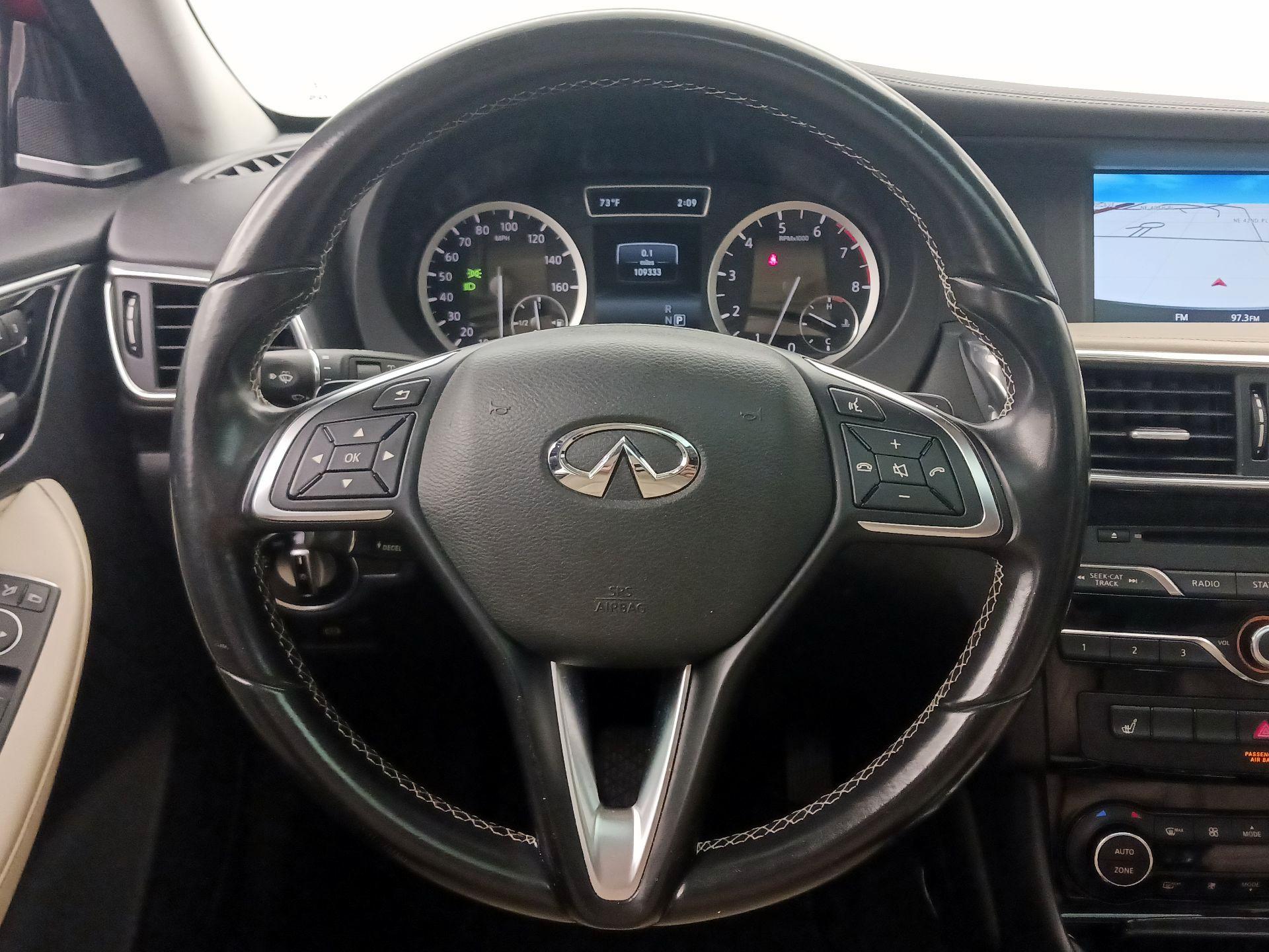 Thumbnail: 2017 INFINITI QX30 - 10