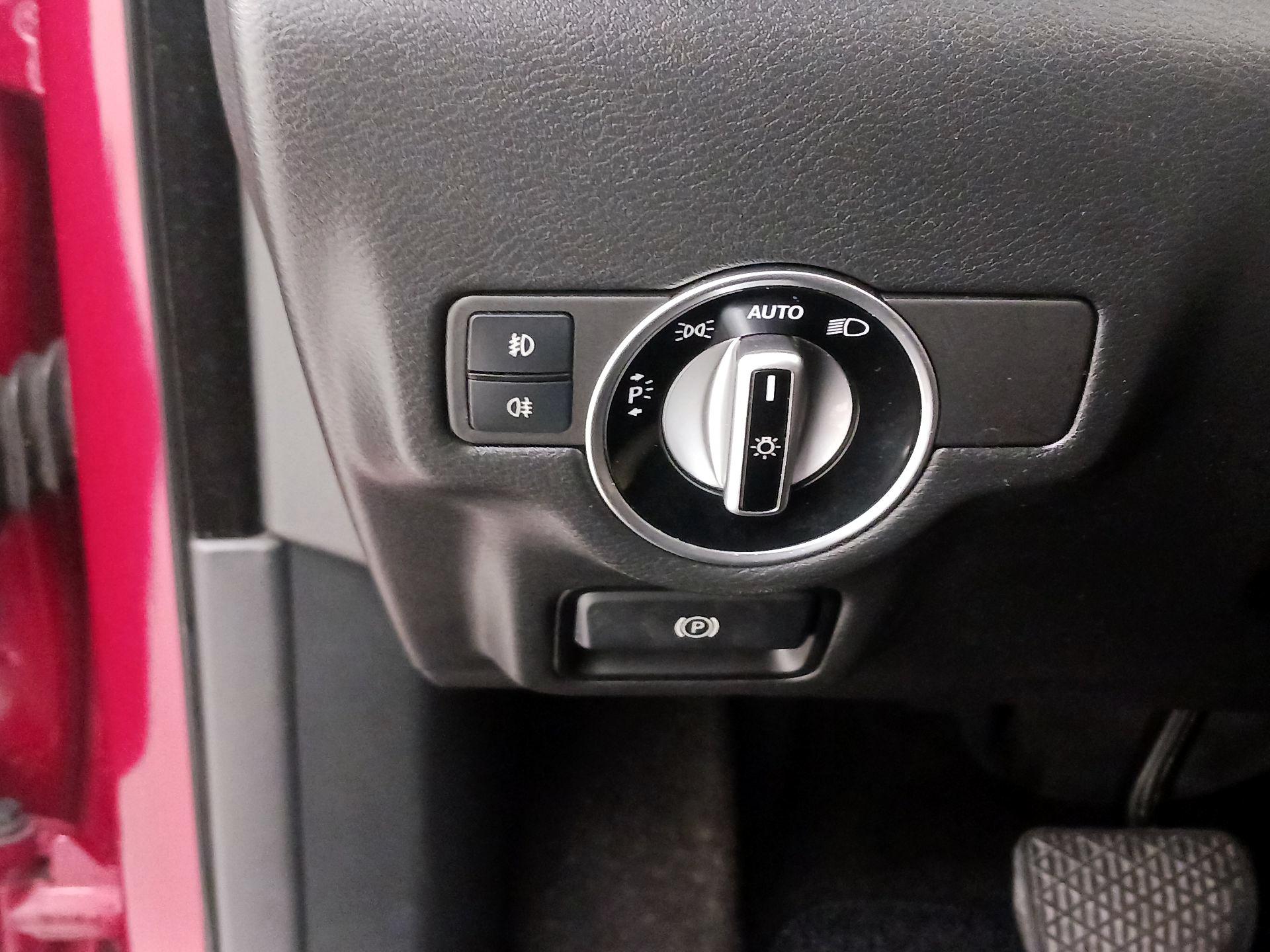 Thumbnail: 2017 INFINITI QX30 - 13