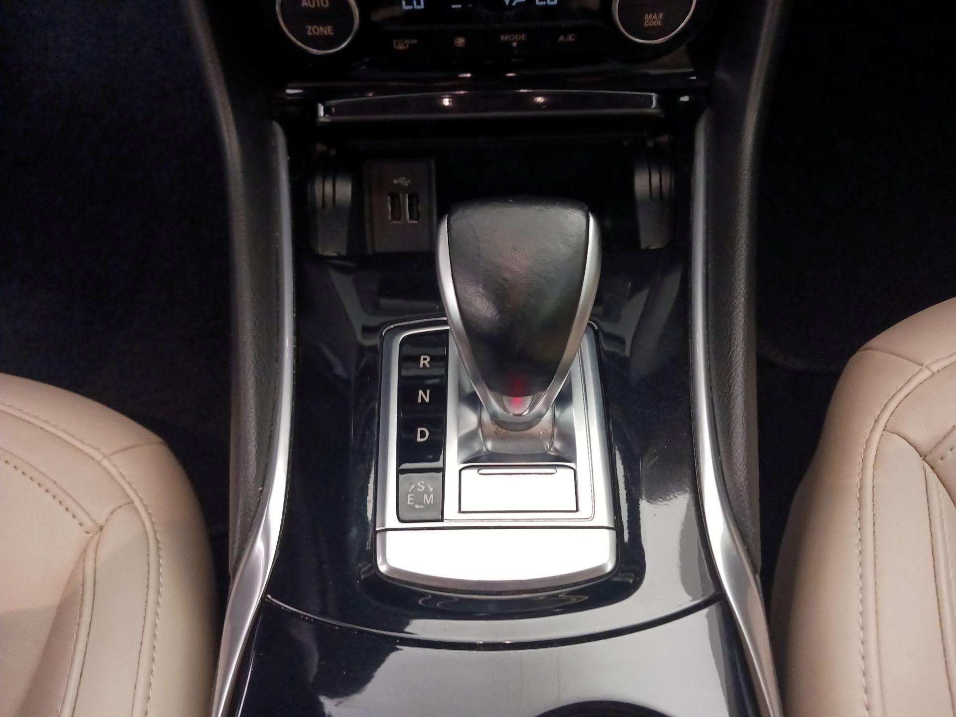 Thumbnail: 2017 INFINITI QX30 - 18