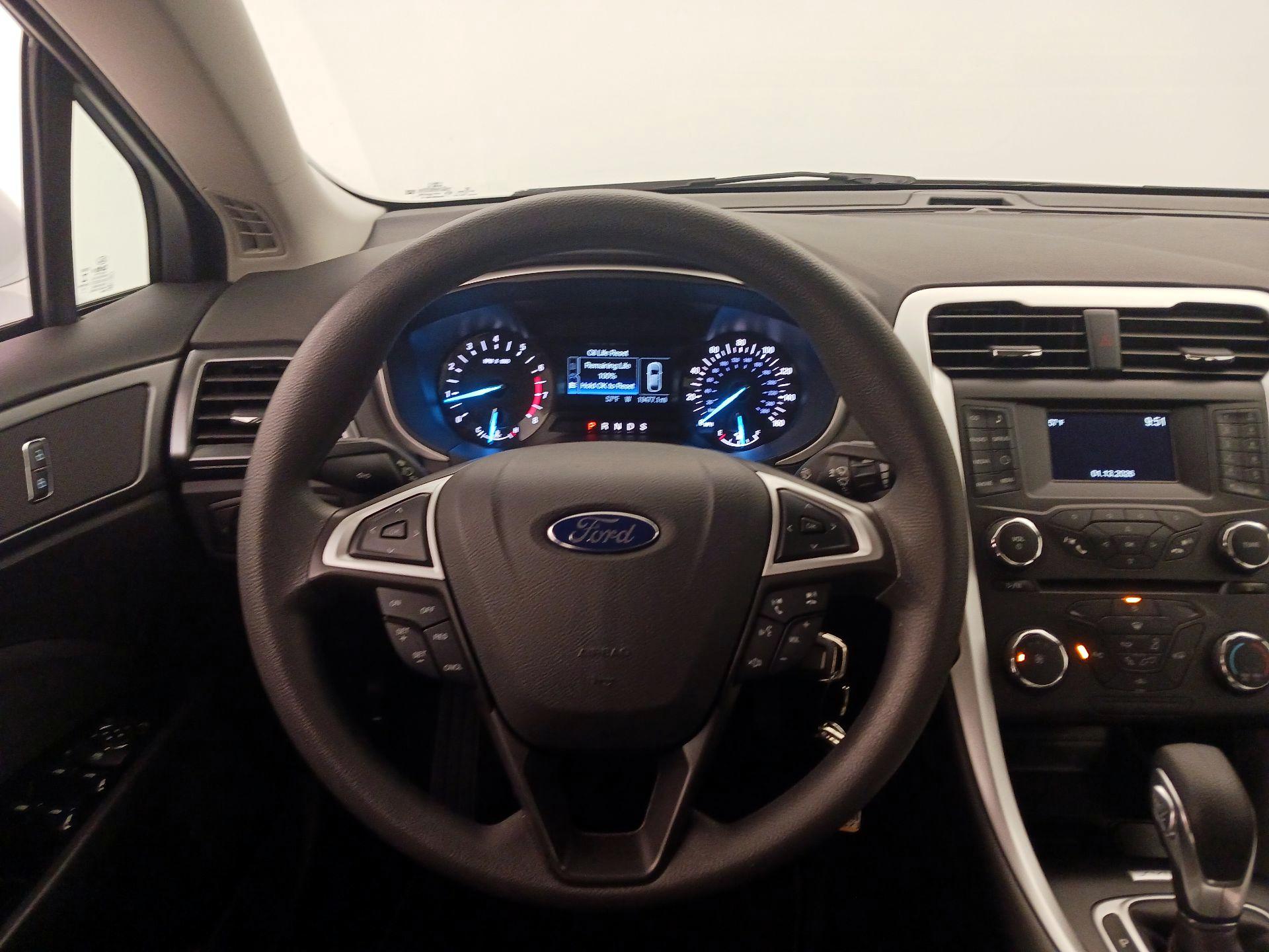 Thumbnail: 2016 Ford Fusion - 10