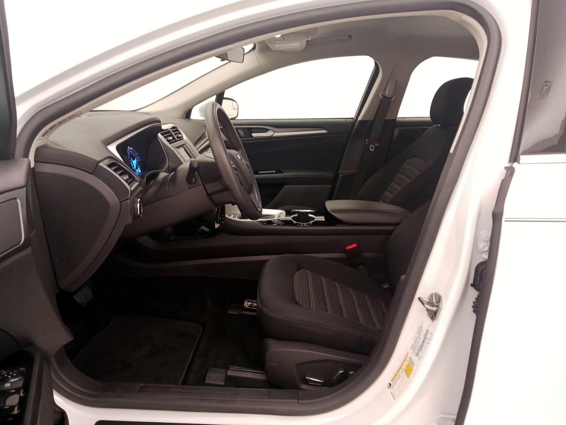 Thumbnail: 2016 Ford Fusion - 11