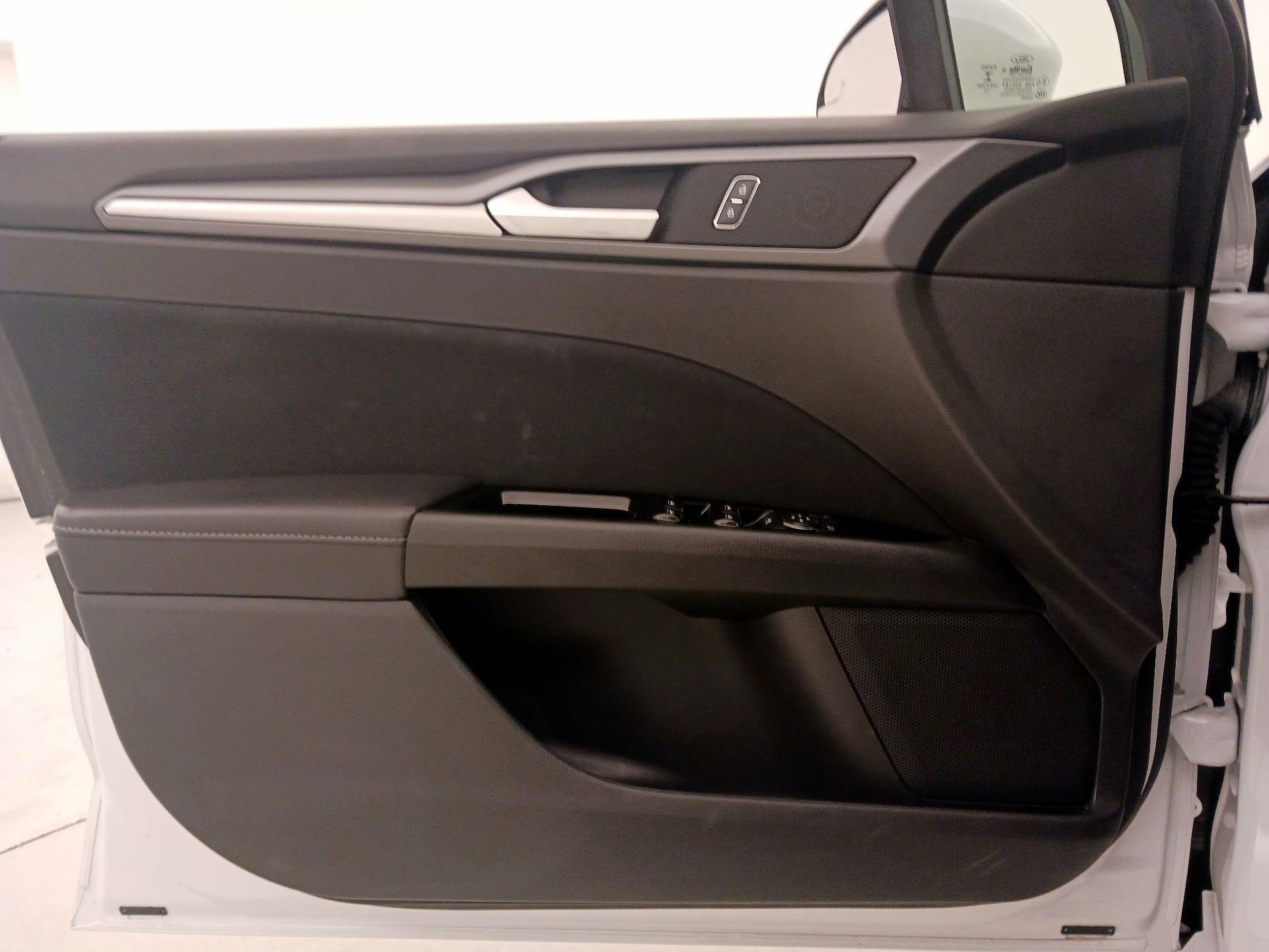 Thumbnail: 2016 Ford Fusion - 12