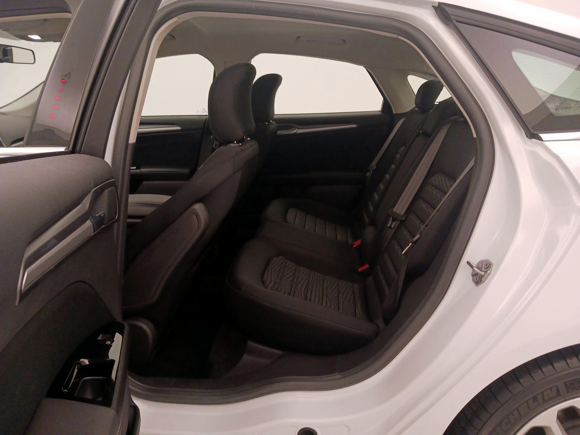 Thumbnail: 2016 Ford Fusion - 19