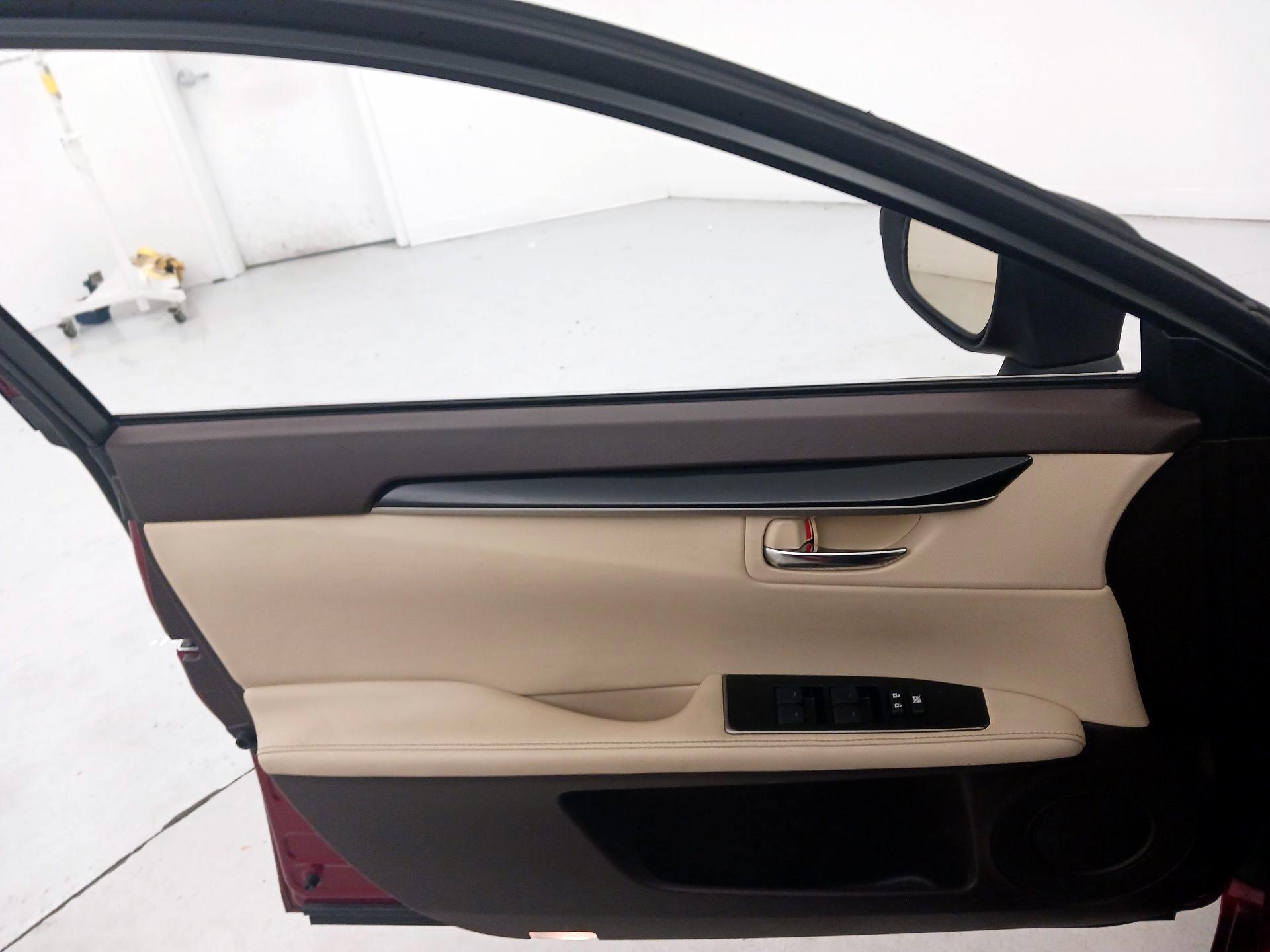 Thumbnail: 2017 Lexus ES - 12