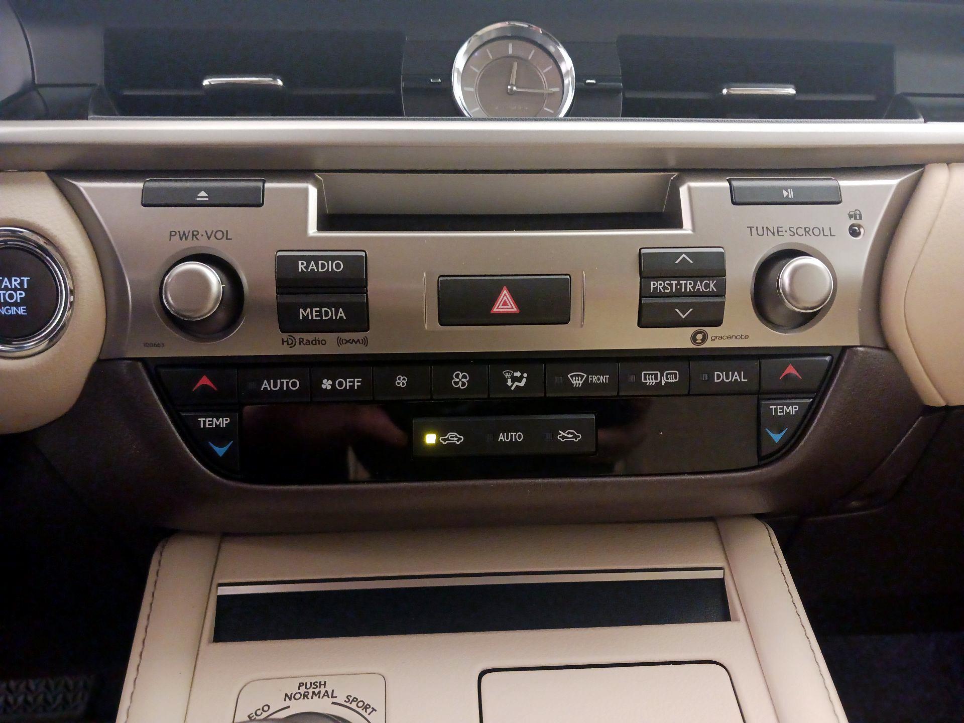 Thumbnail: 2017 Lexus ES - 16