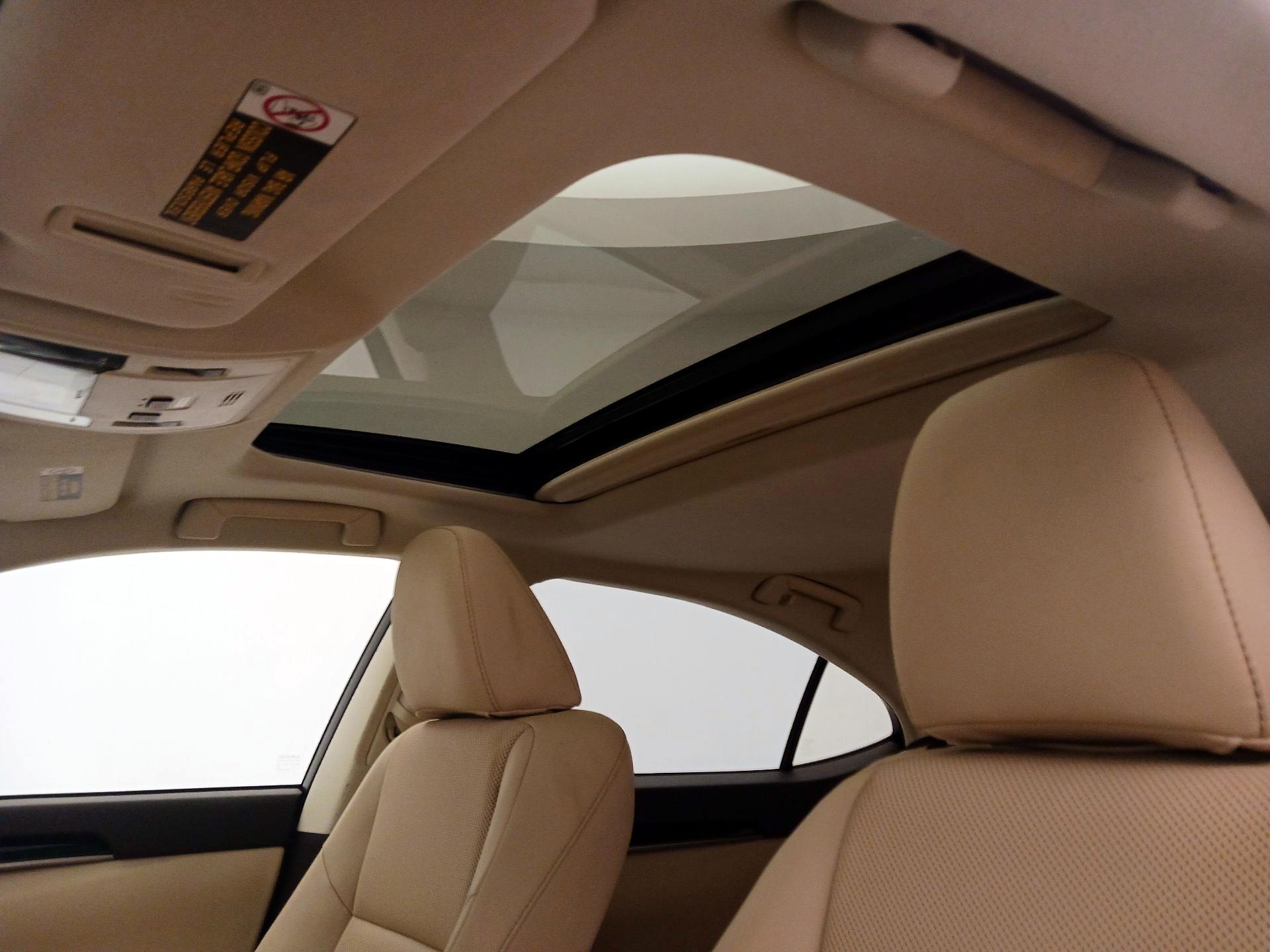 Thumbnail: 2017 Lexus ES - 19