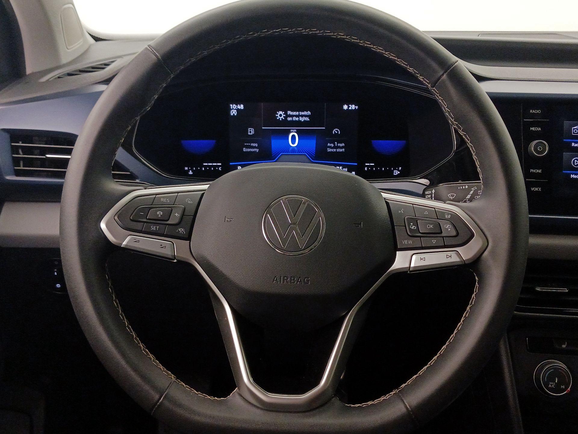 Thumbnail: 2022 Volkswagen Taos - 10