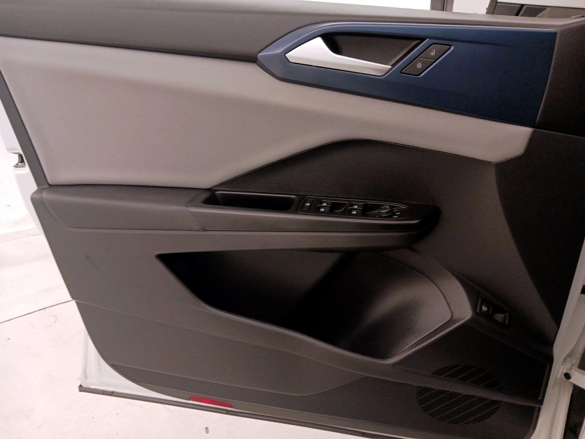 Thumbnail: 2022 Volkswagen Taos - 12