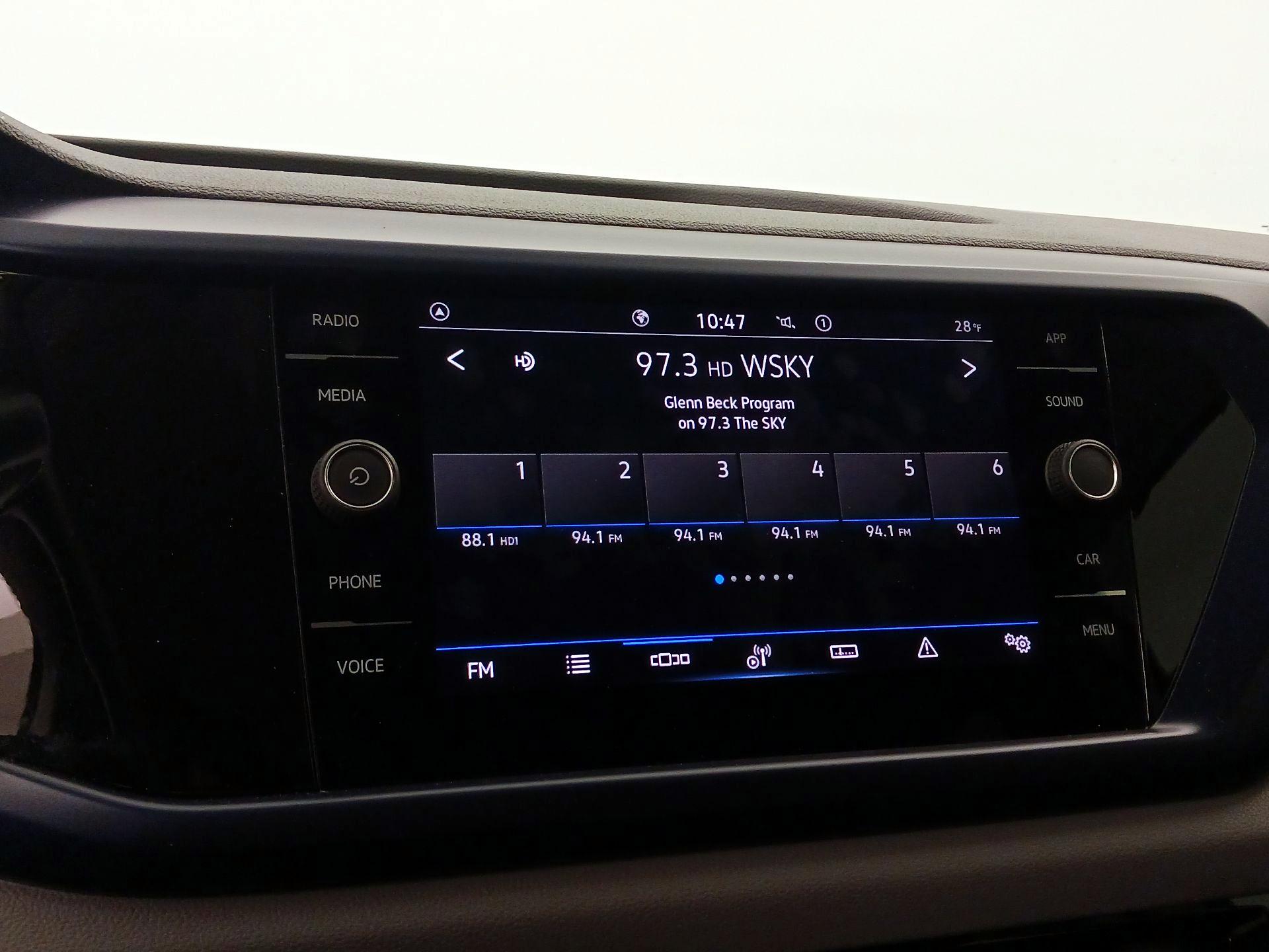 Thumbnail: 2022 Volkswagen Taos - 15