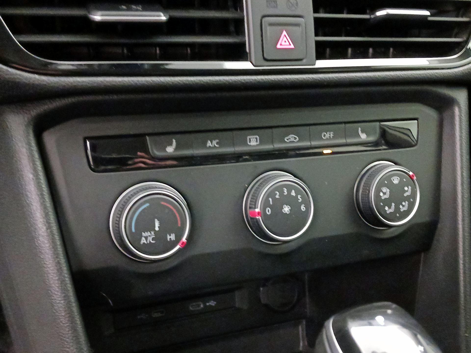 Thumbnail: 2022 Volkswagen Taos - 16