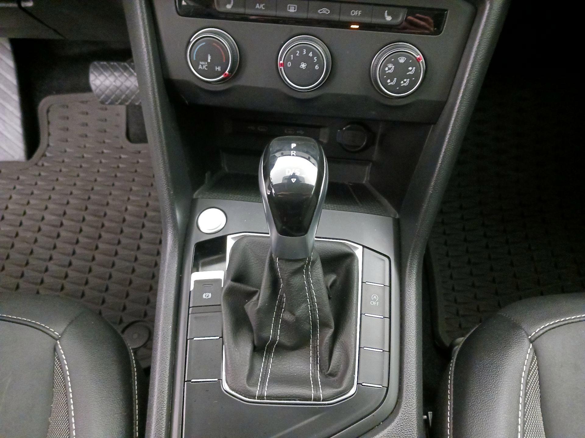 Thumbnail: 2022 Volkswagen Taos - 17