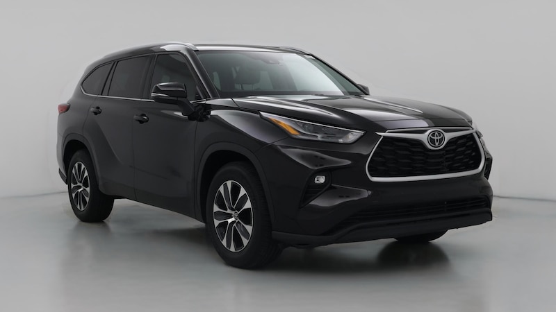 2022 Toyota Highlander XLE Hero Image