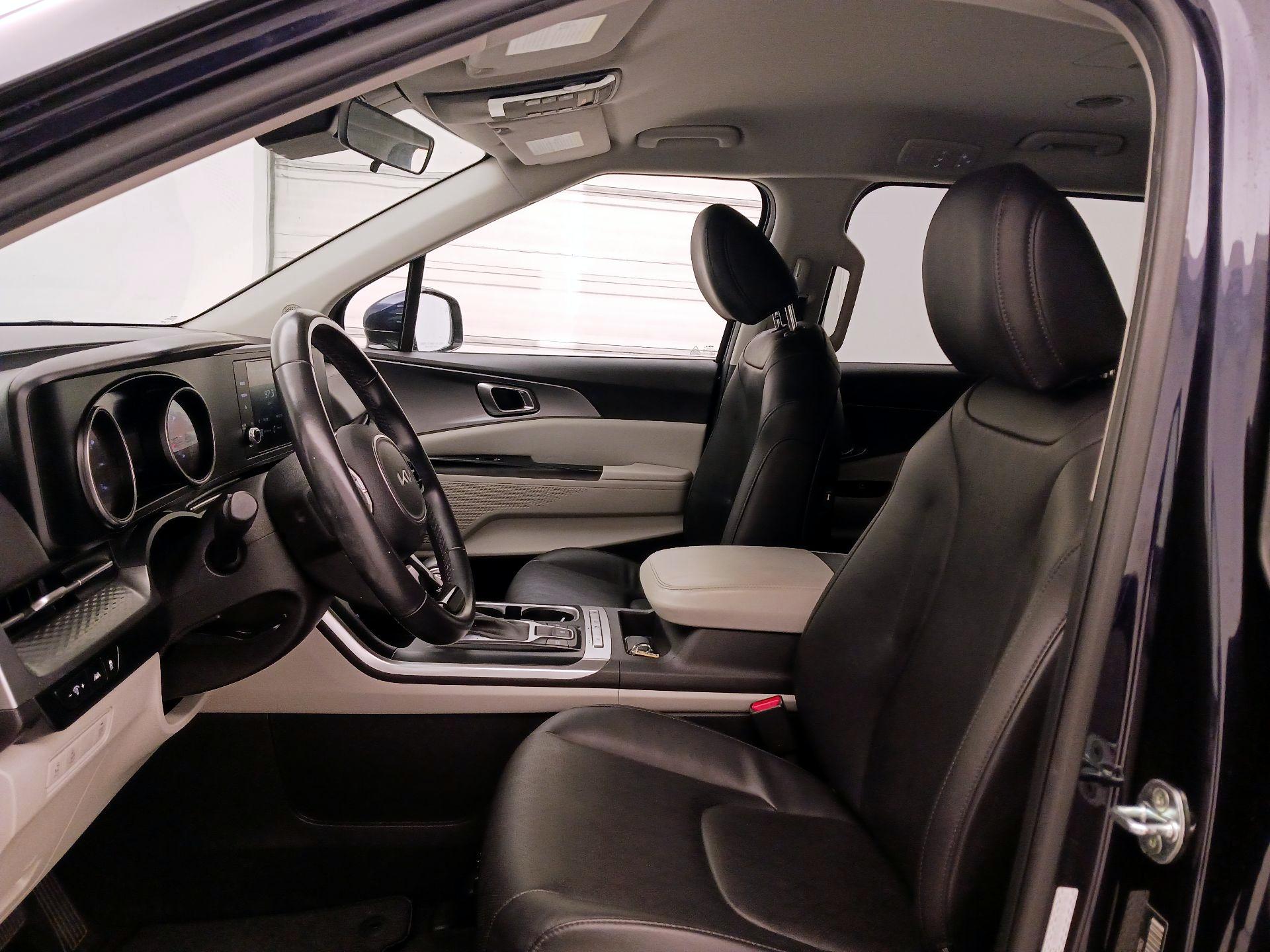 Thumbnail: 2023 Kia Carnival - 9
