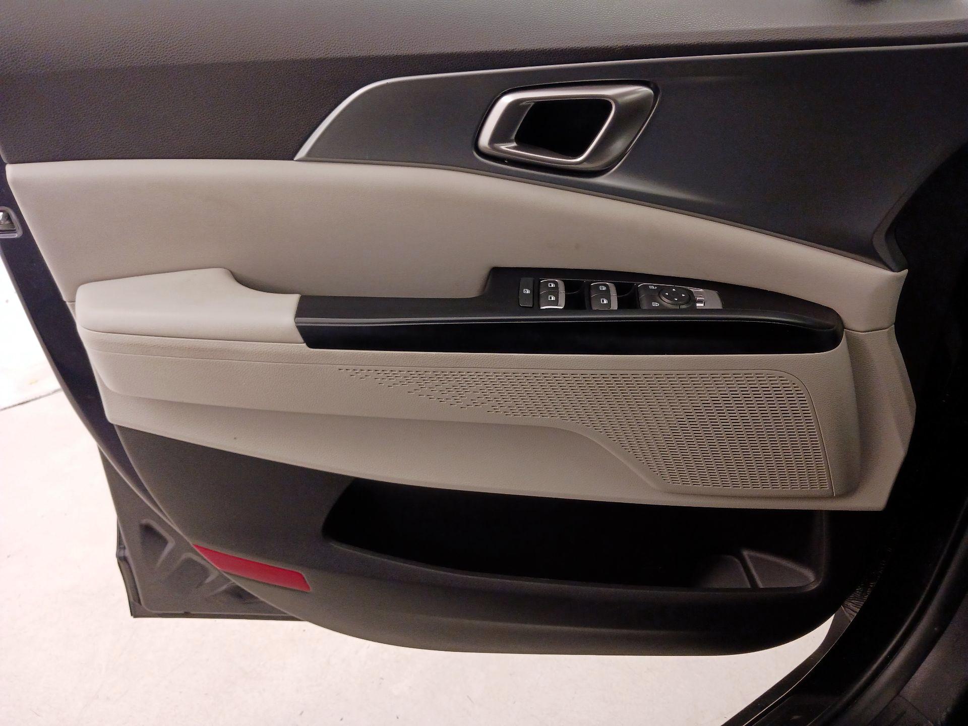 Thumbnail: 2023 Kia Carnival - 10