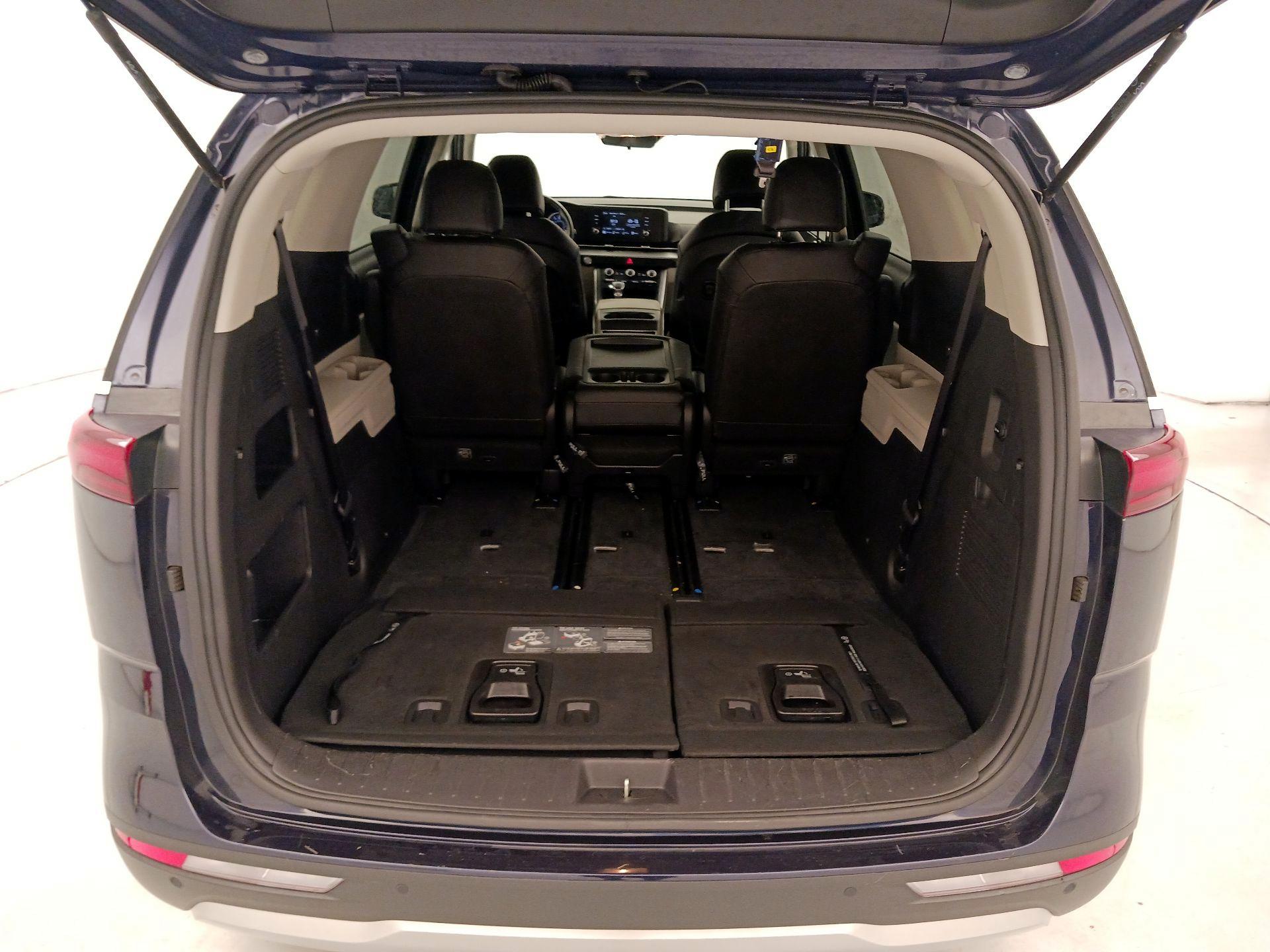 Thumbnail: 2023 Kia Carnival - 20