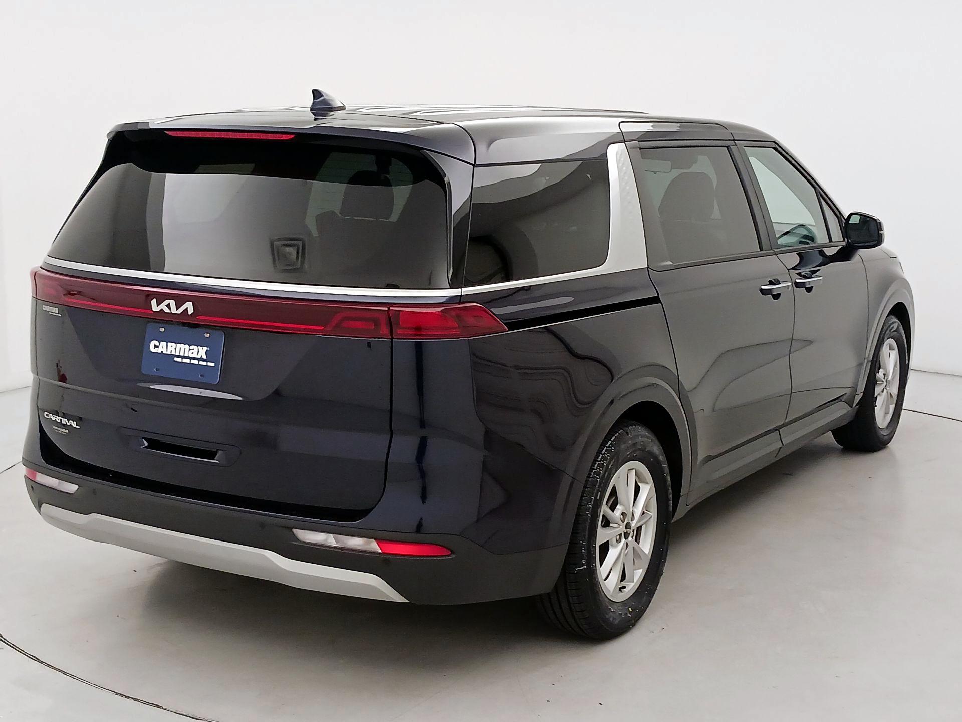 Thumbnail: 2023 Kia Carnival - 5