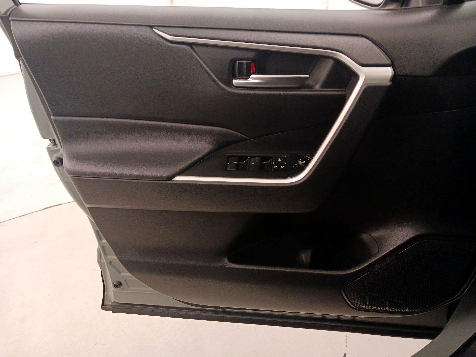 Thumbnail: 2021 Toyota RAV4 - 12