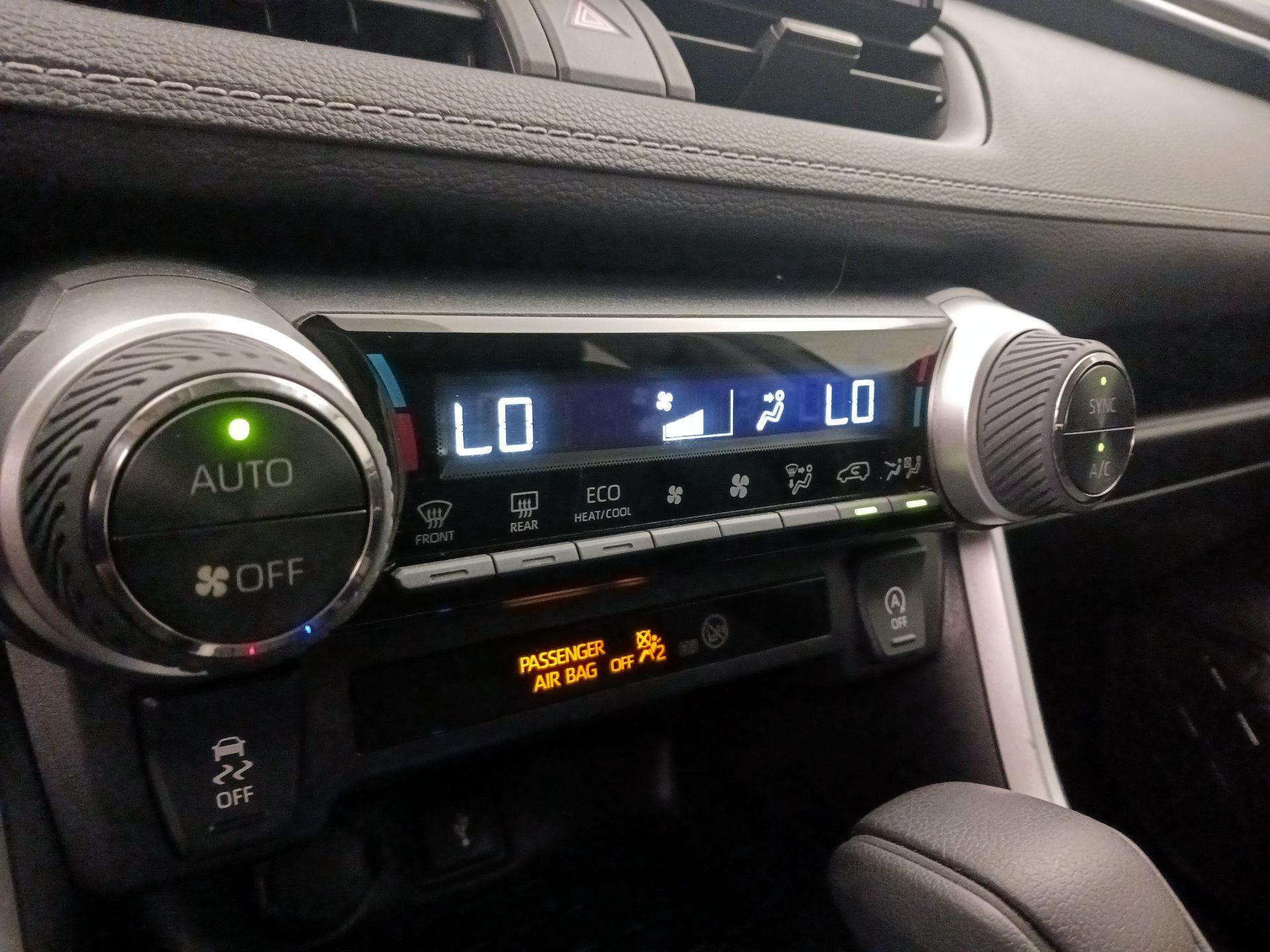 Thumbnail: 2021 Toyota RAV4 - 16