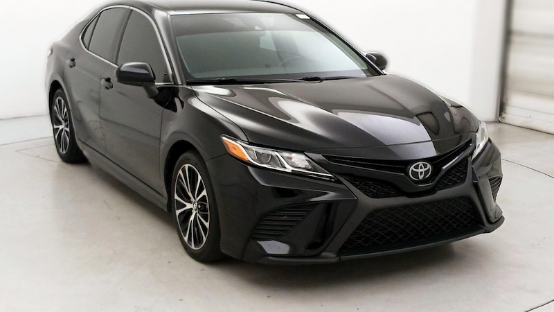 2020 Toyota Camry SE Hero Image