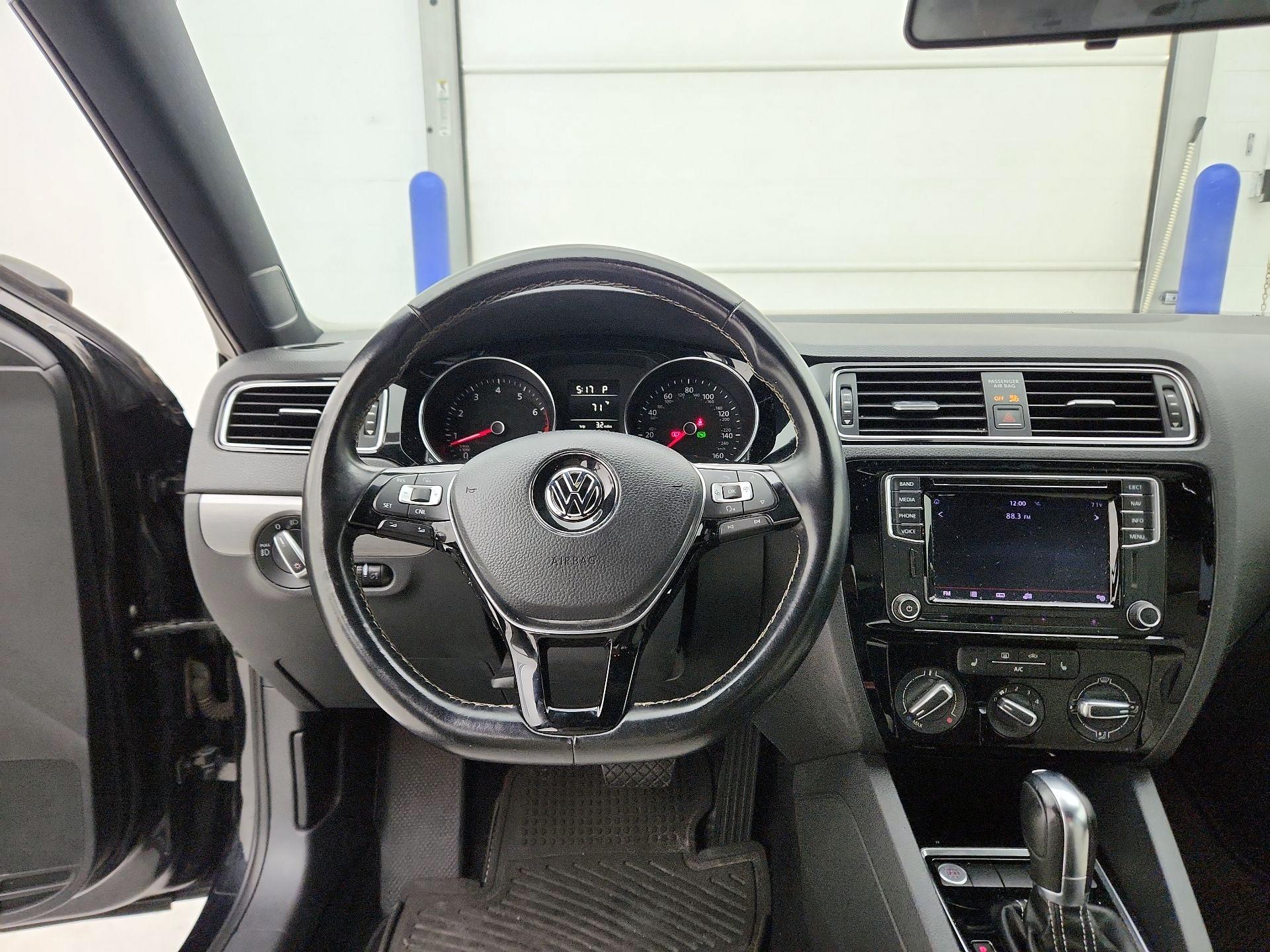 Thumbnail: 2016 Volkswagen Jetta - 10