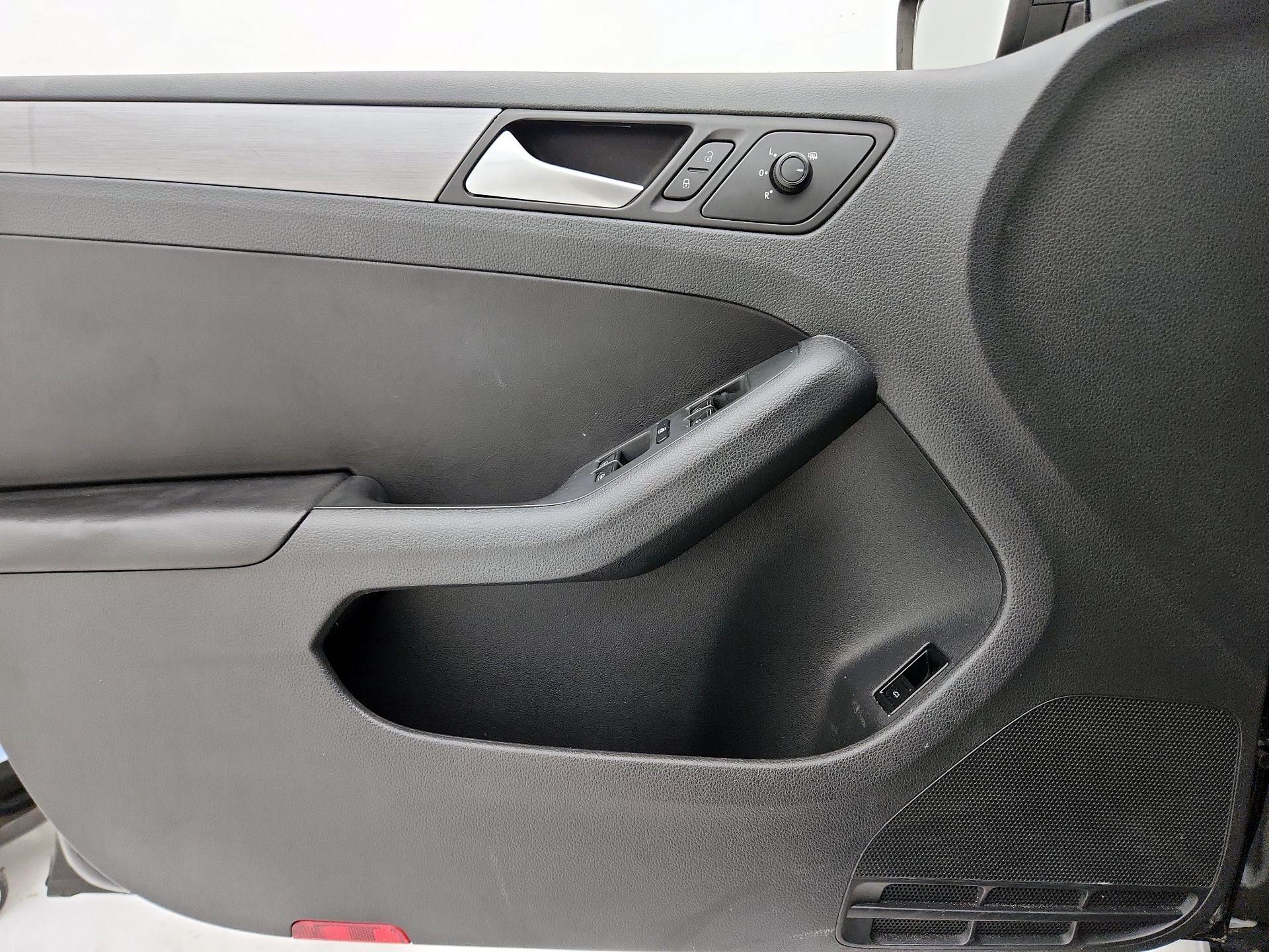 Thumbnail: 2016 Volkswagen Jetta - 12