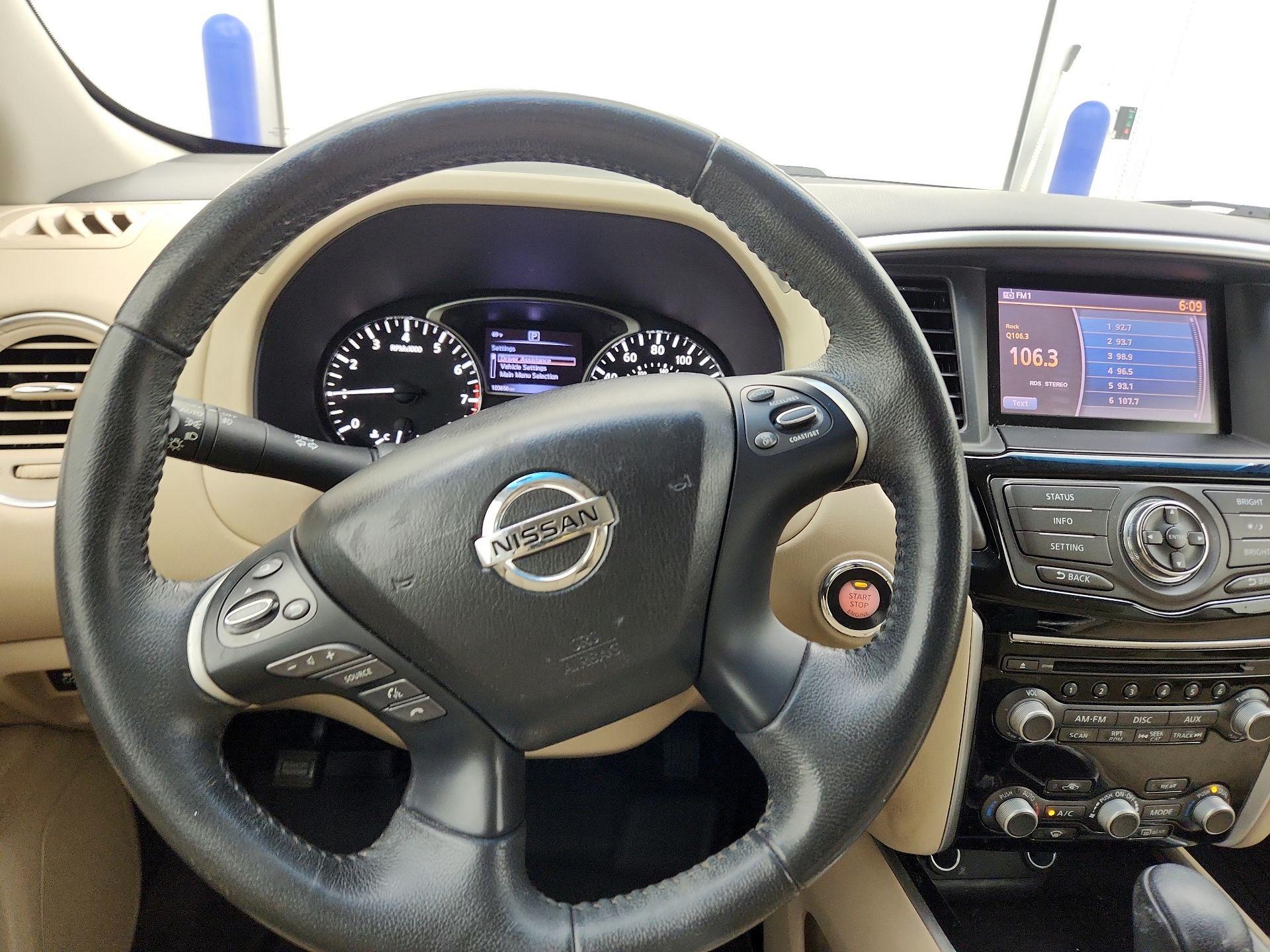 Thumbnail: 2016 Nissan Pathfinder - 10