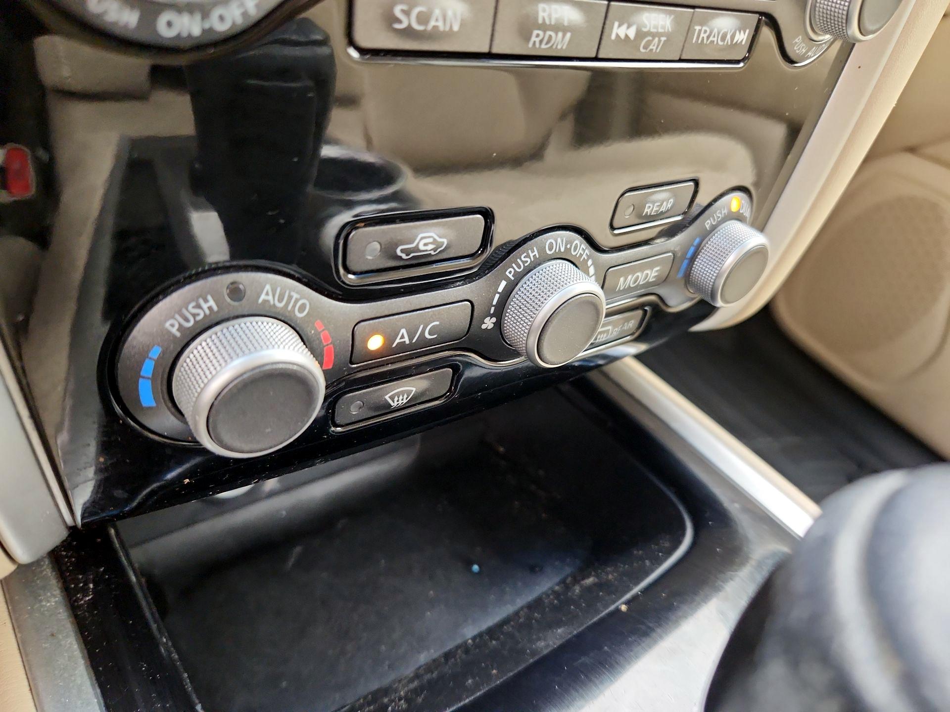 Thumbnail: 2016 Nissan Pathfinder - 16