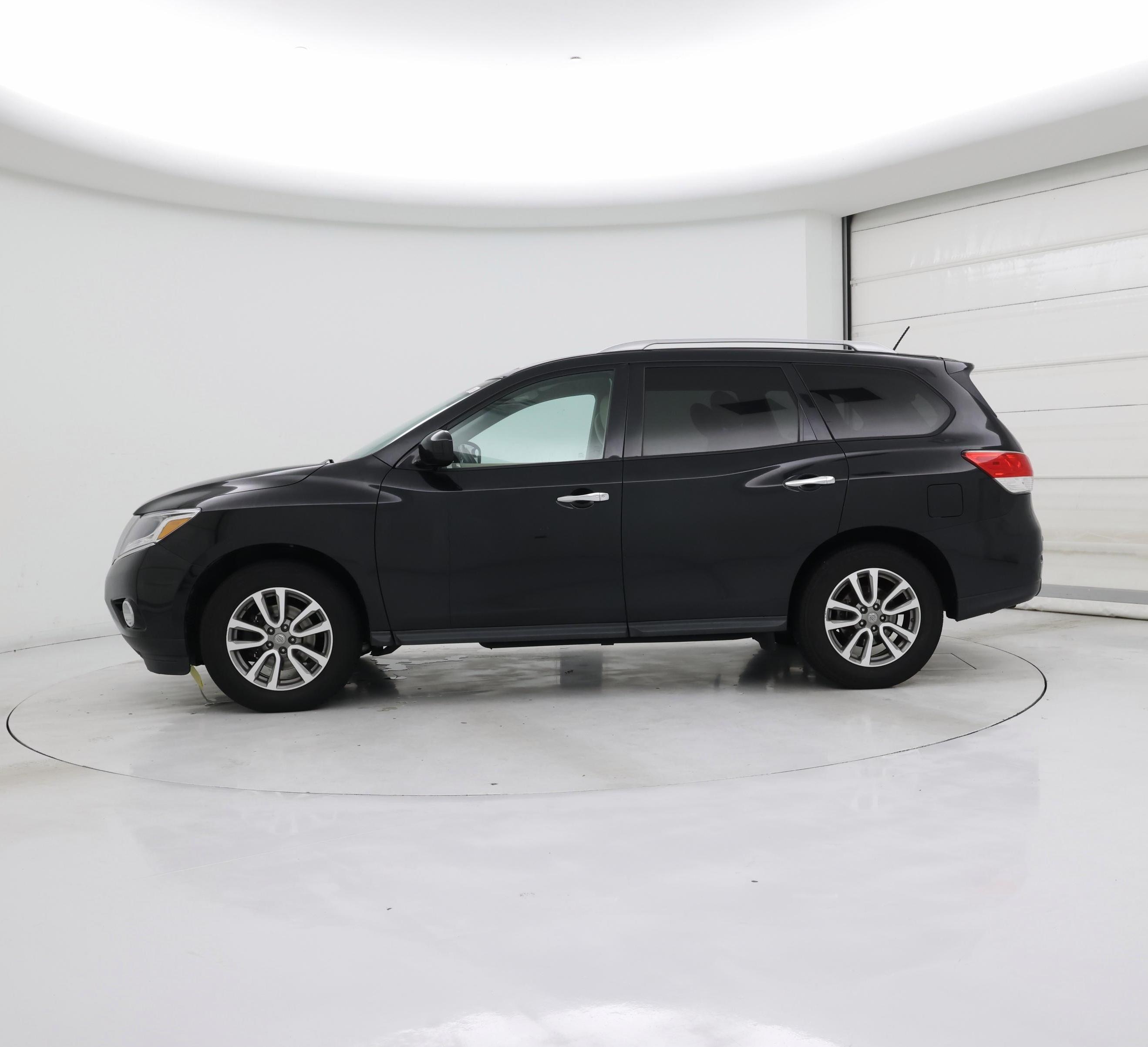 Thumbnail: 2016 Nissan Pathfinder - 3