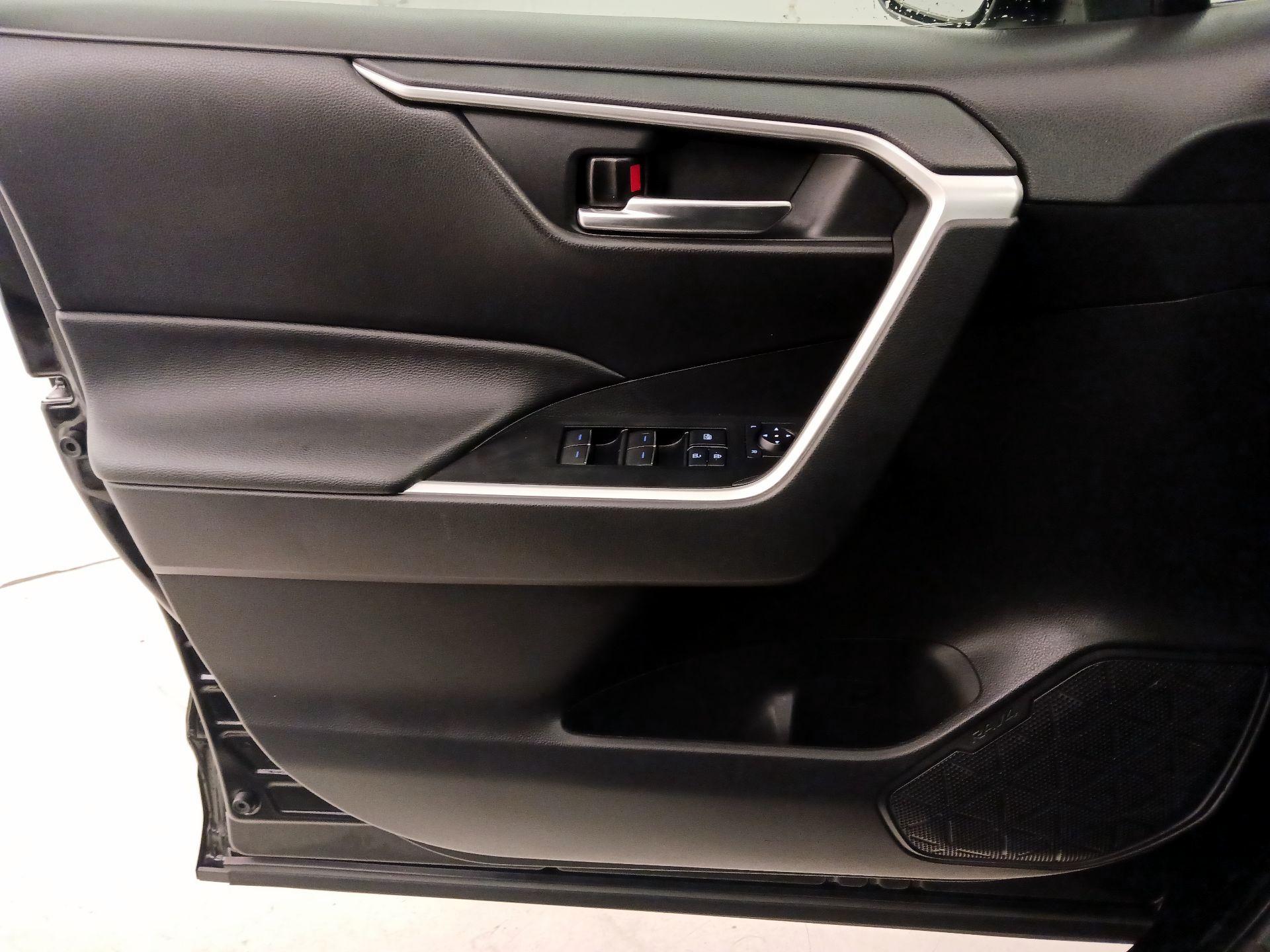 Thumbnail: 2022 Toyota RAV4 - 12