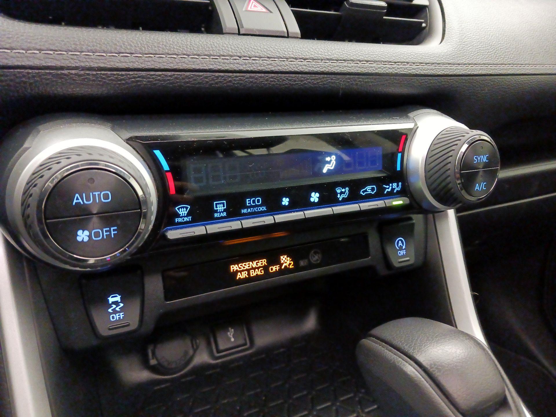 Thumbnail: 2022 Toyota RAV4 - 16