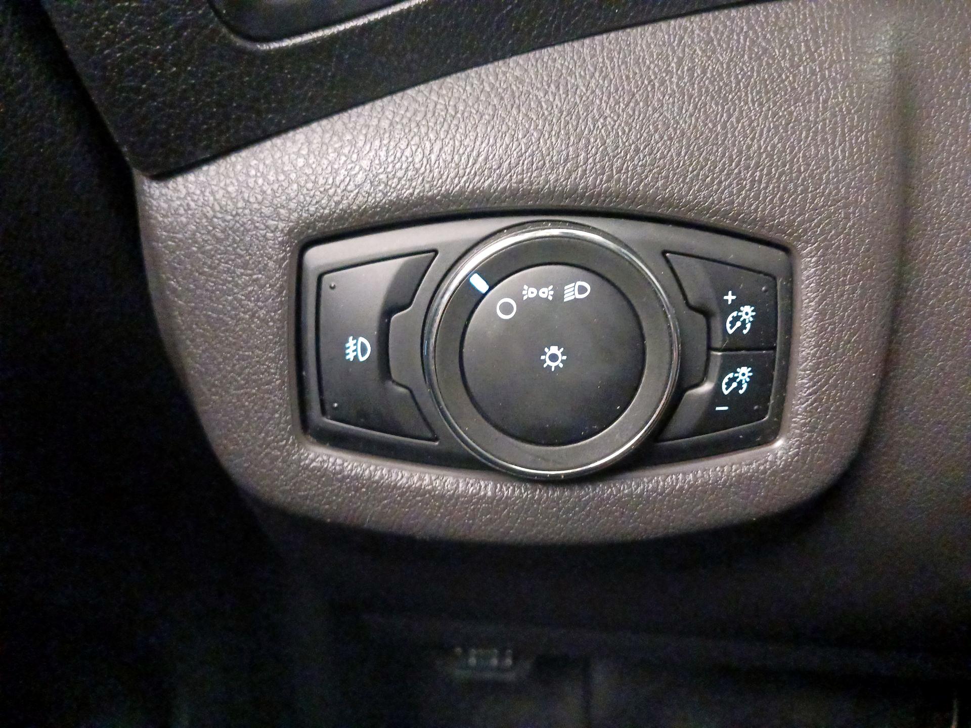 Thumbnail: 2016 Ford Transit Series - 13