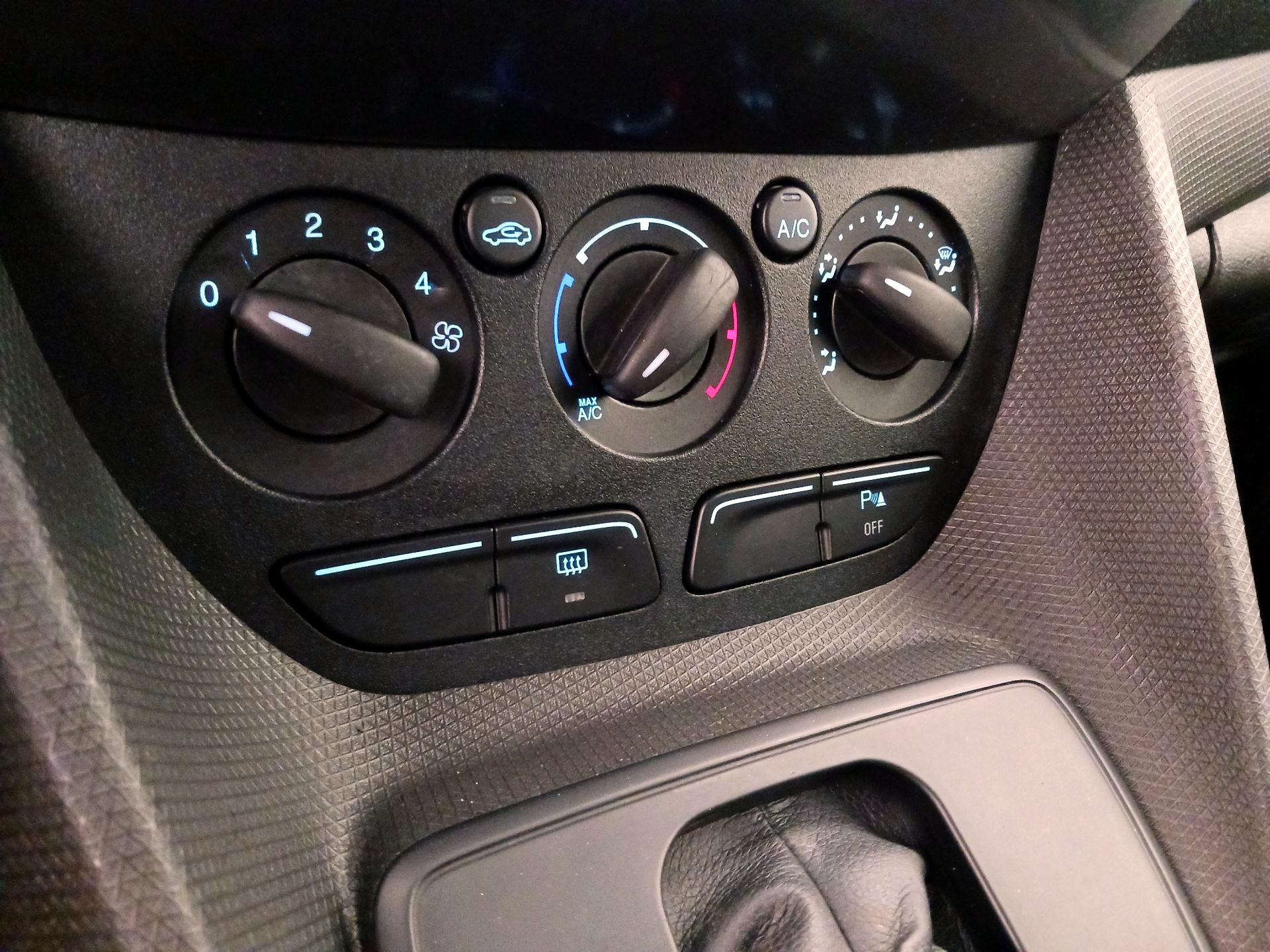Thumbnail: 2016 Ford Transit Series - 16
